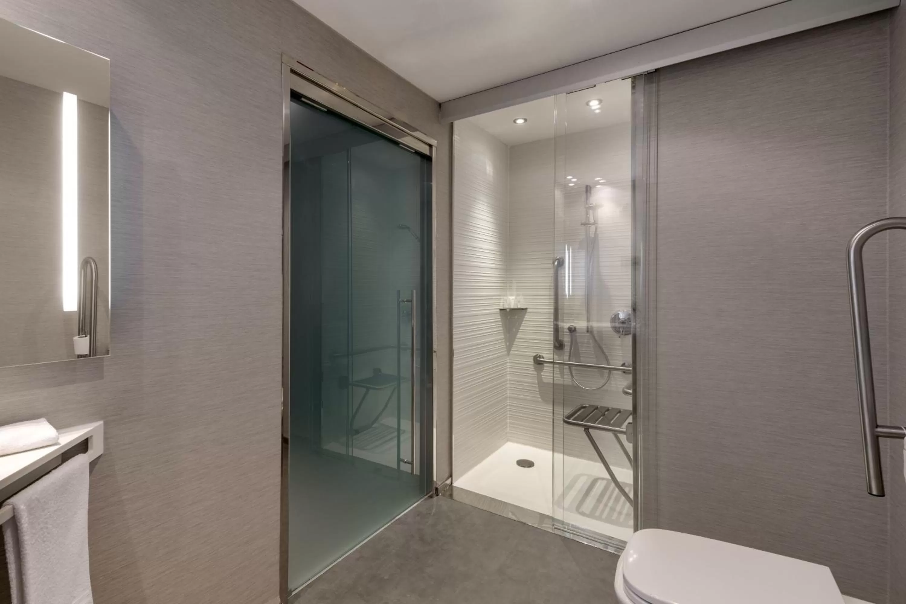 Shower in SH Colón Valencia