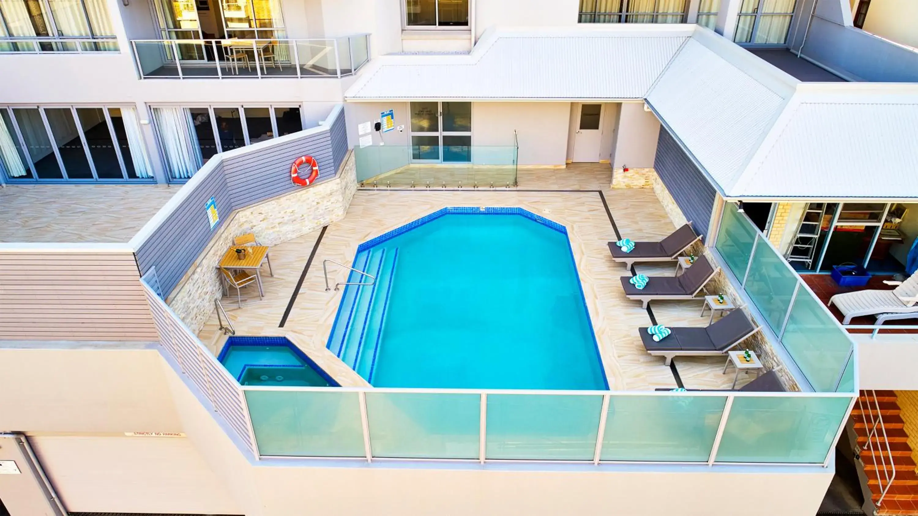 Swimming pool in Peppers Manly Beach Swimming pool in Peppers Manly Beach