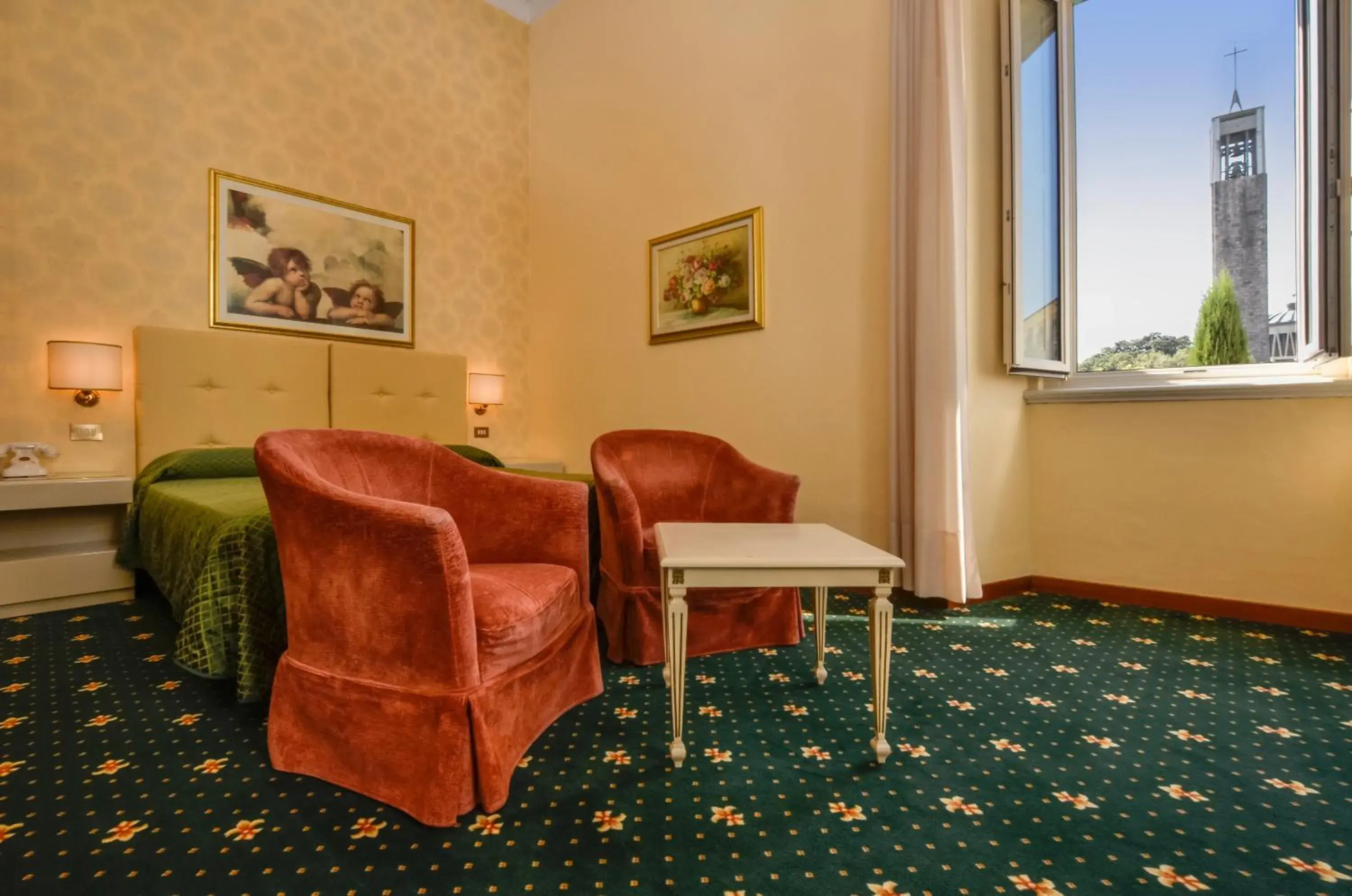 Photo of the whole room, Seating Area in Grand Hotel Plaza & Locanda Maggiore