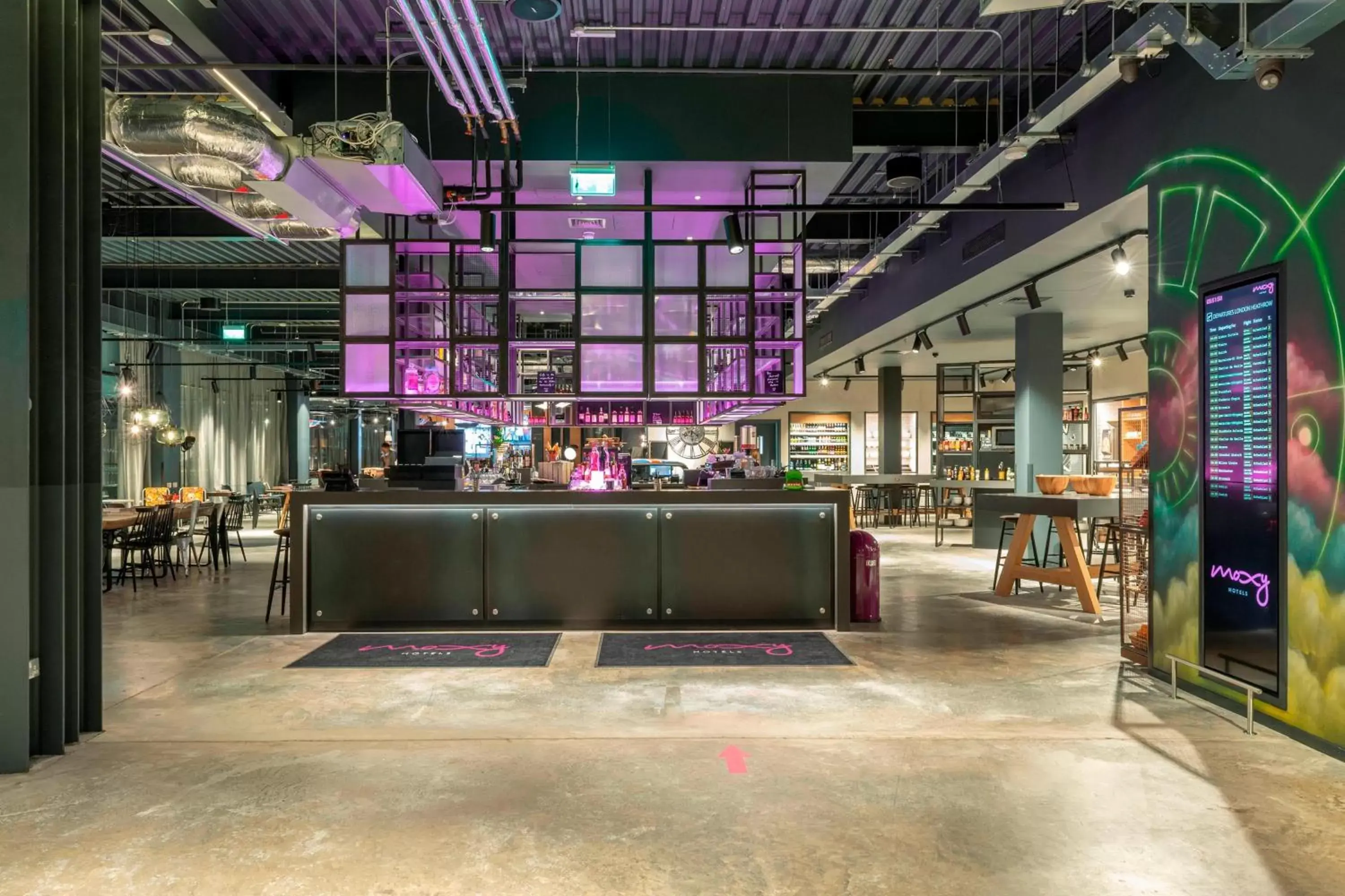 Lobby or reception in Moxy London Heathrow Airport