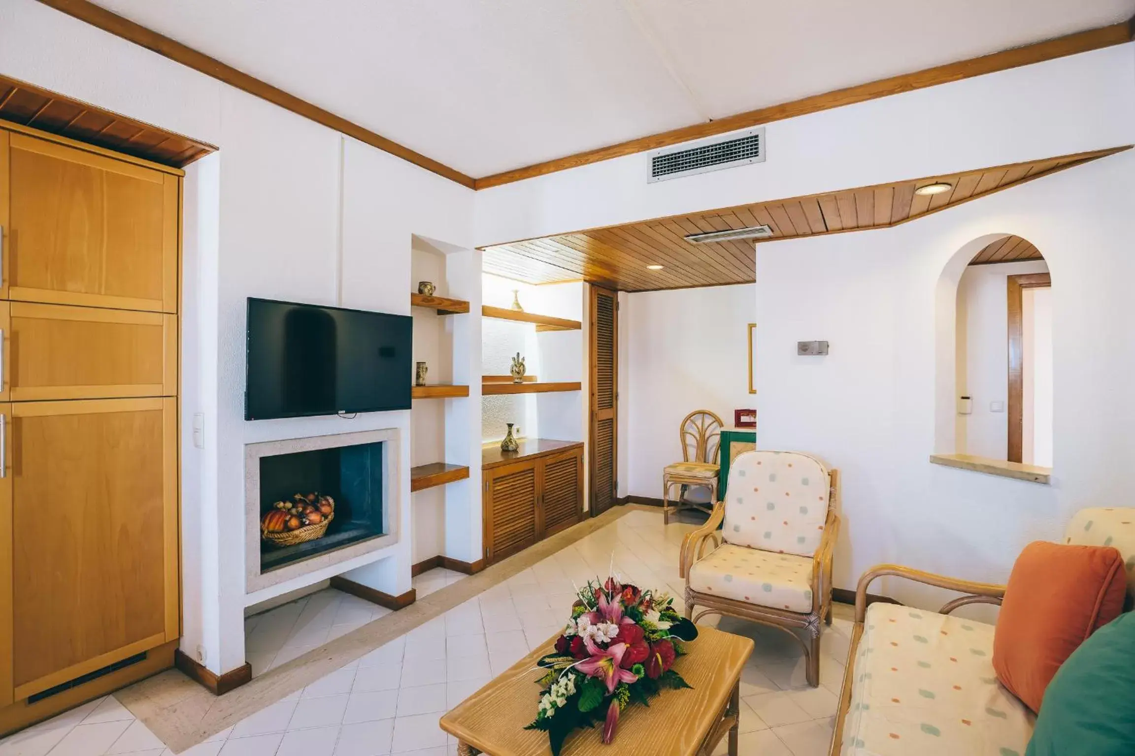 Living room, Seating Area in Muthu Oura Praia Hotel