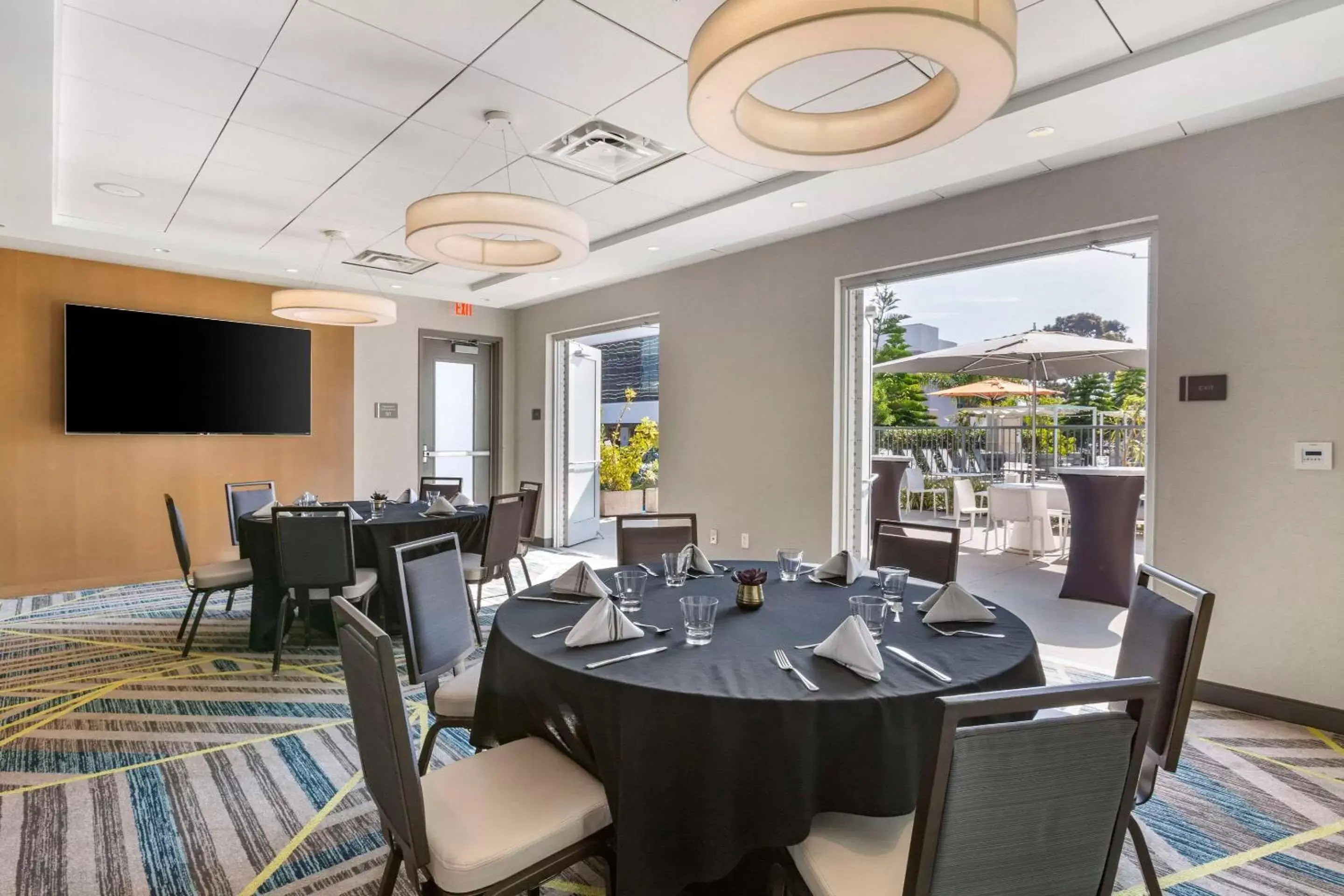 Banquet/Function facilities, Restaurant/Places to Eat in Cambria Hotel LAX