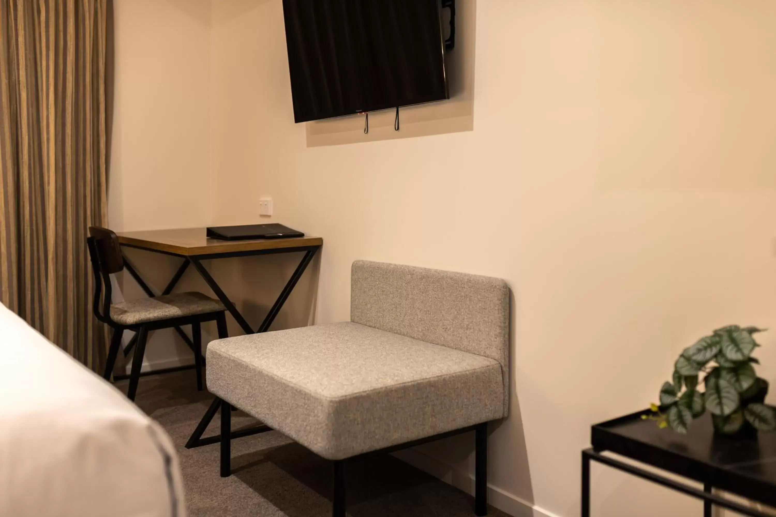 Seating Area in Best Western Newmarket Inn & Suites