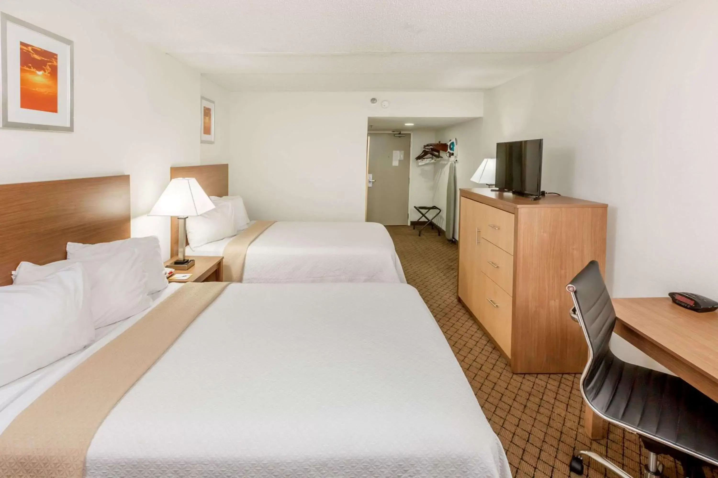 Photo of the whole room, Bed in Days Inn by Wyndham Biloxi Beach