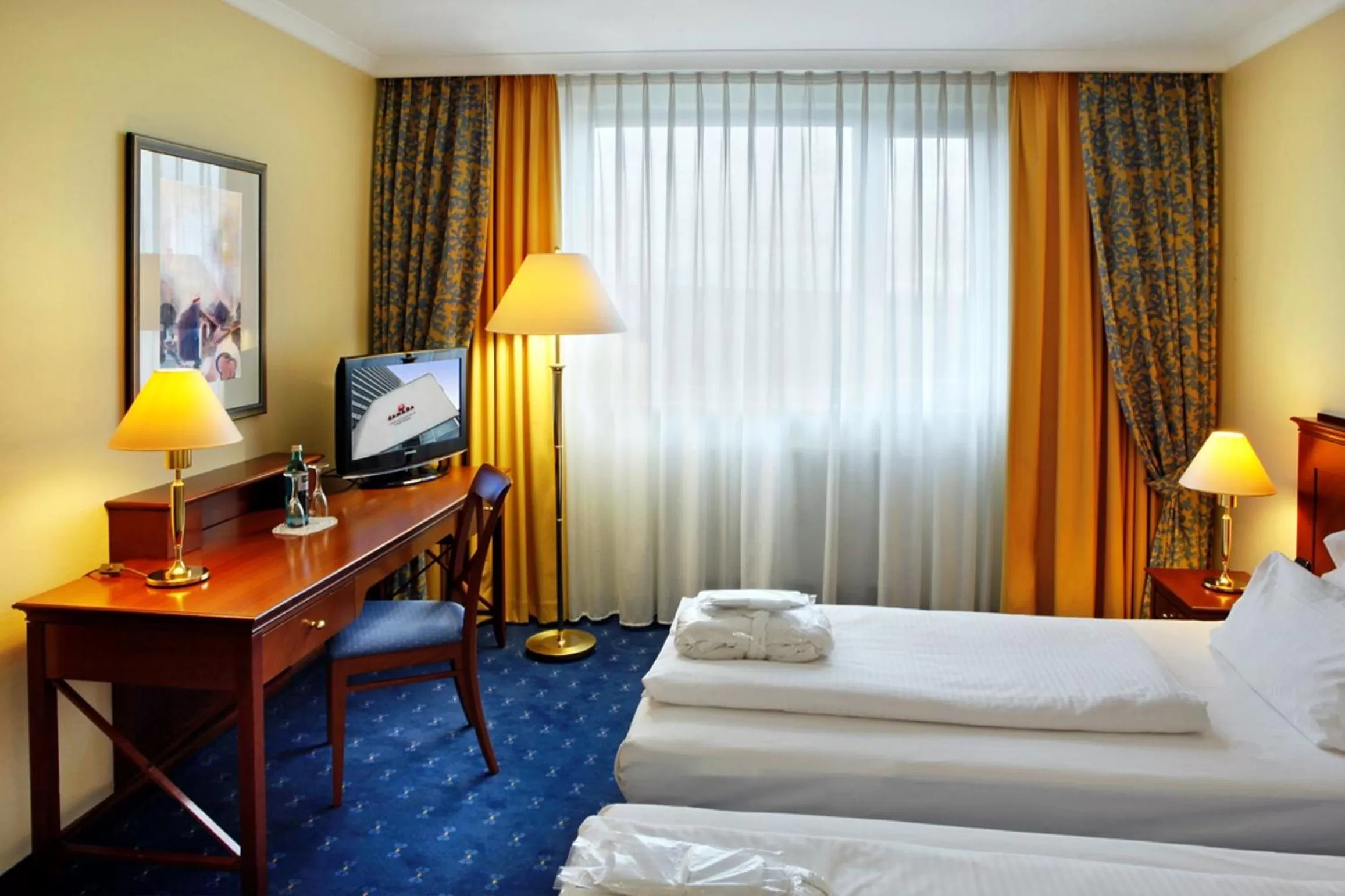 TV and multimedia, Bed in H4 Hotel Kassel City, Trademark Collection by Wyndham