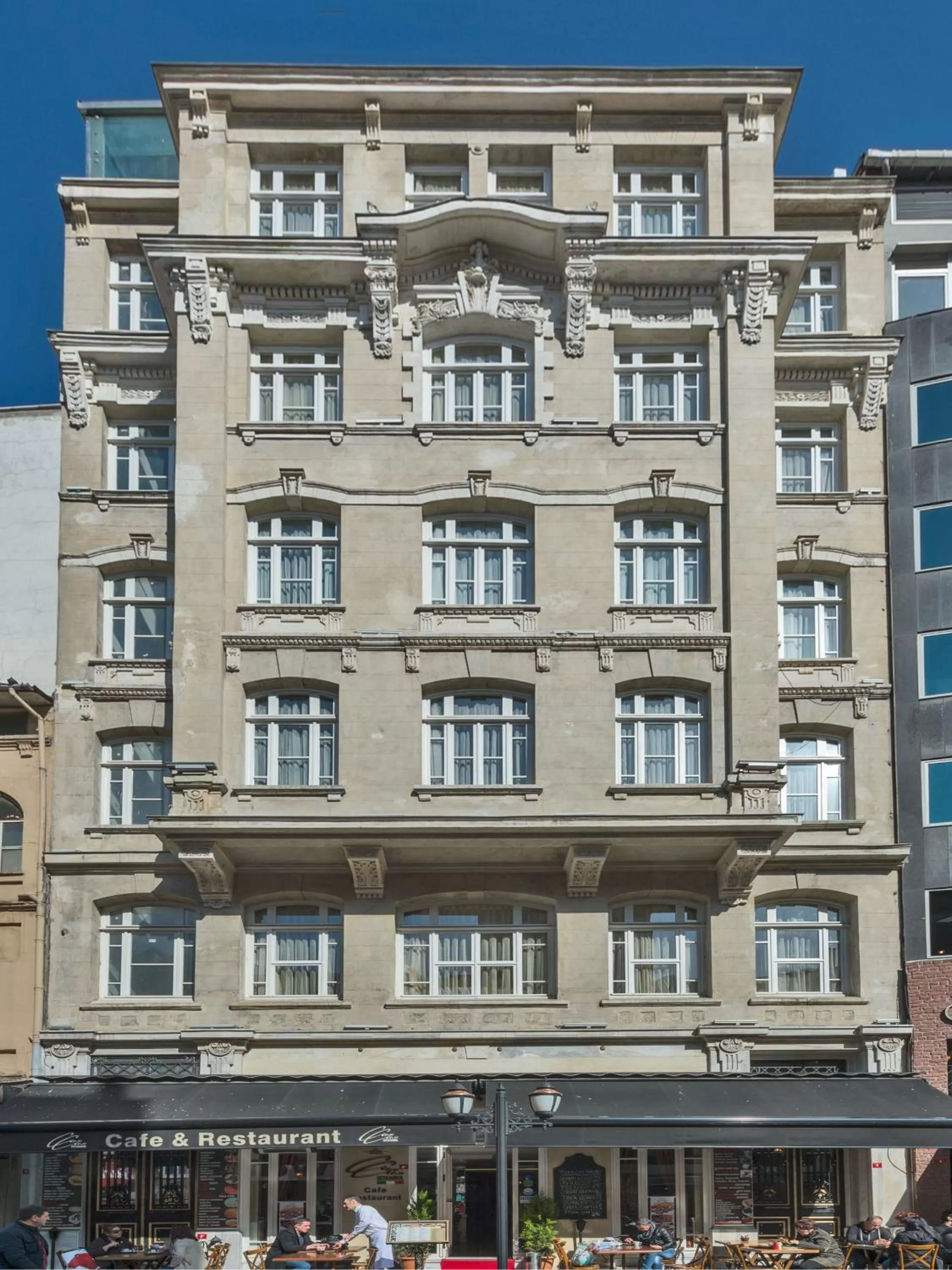 Property building in Alpek Hotel