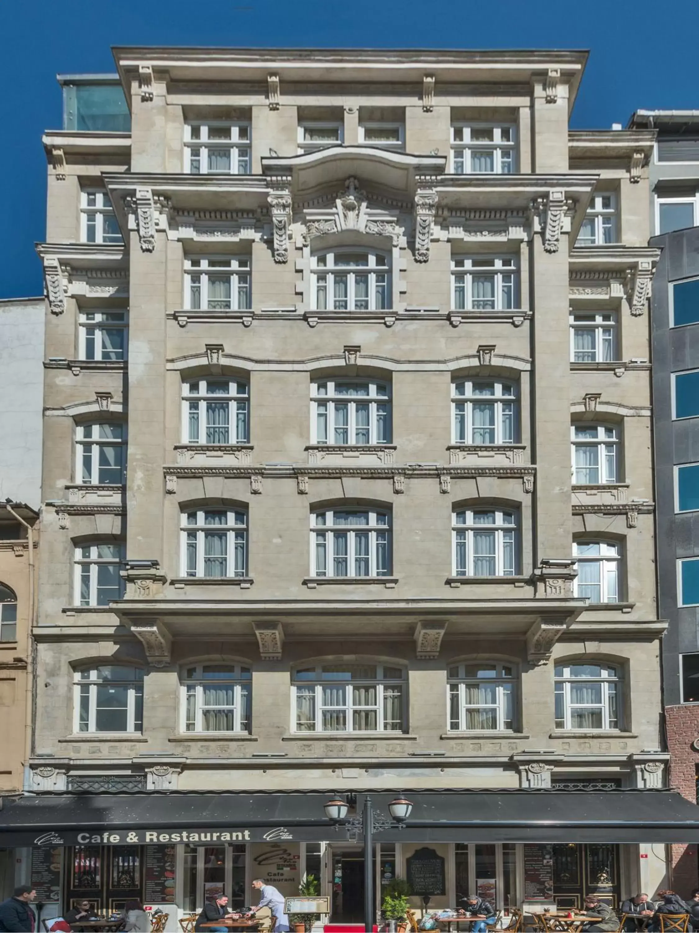 Property Building in Alpek Hotel