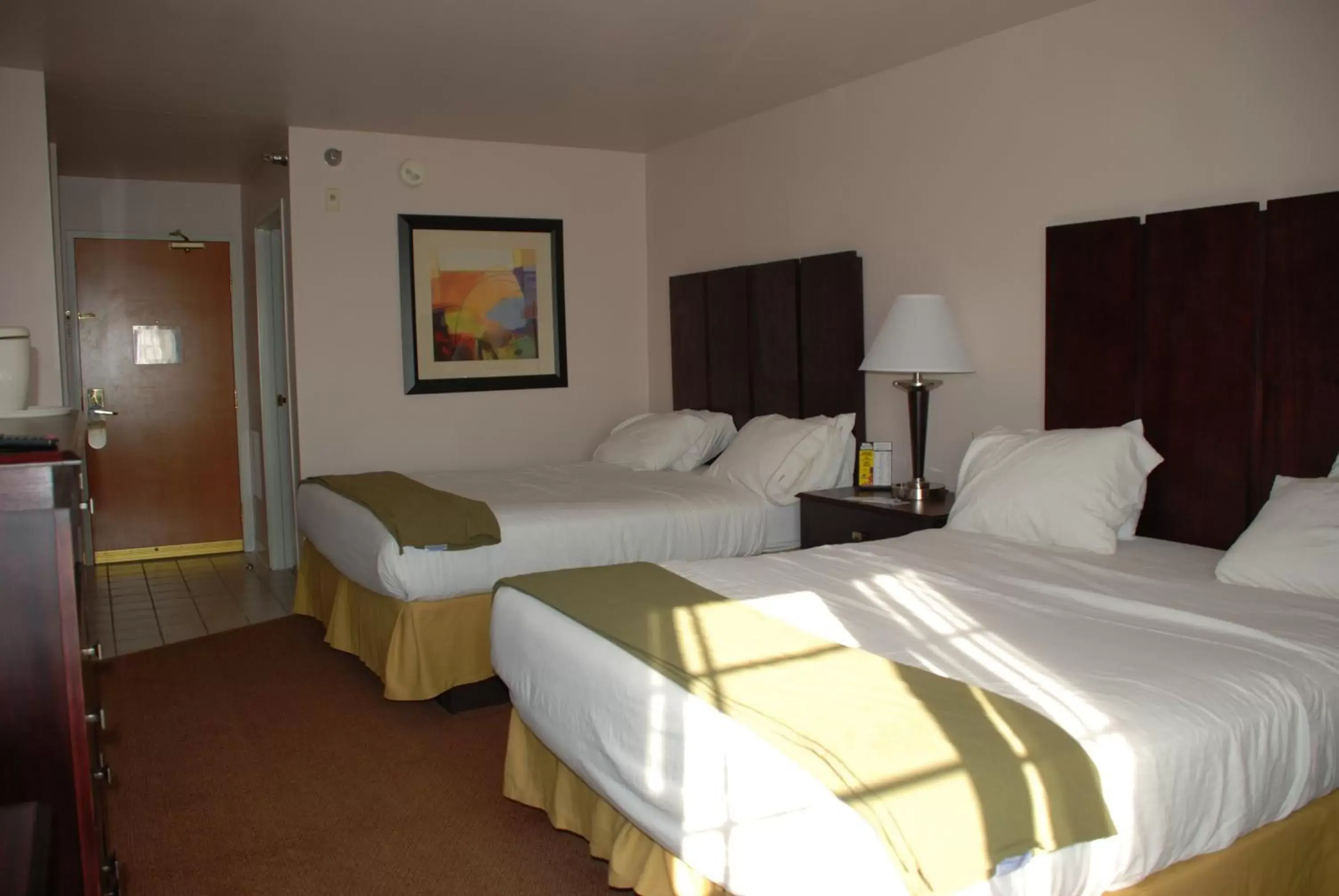 Bed in Holiday Inn Express Hotel & Suites East Lansing, an IHG Hotel