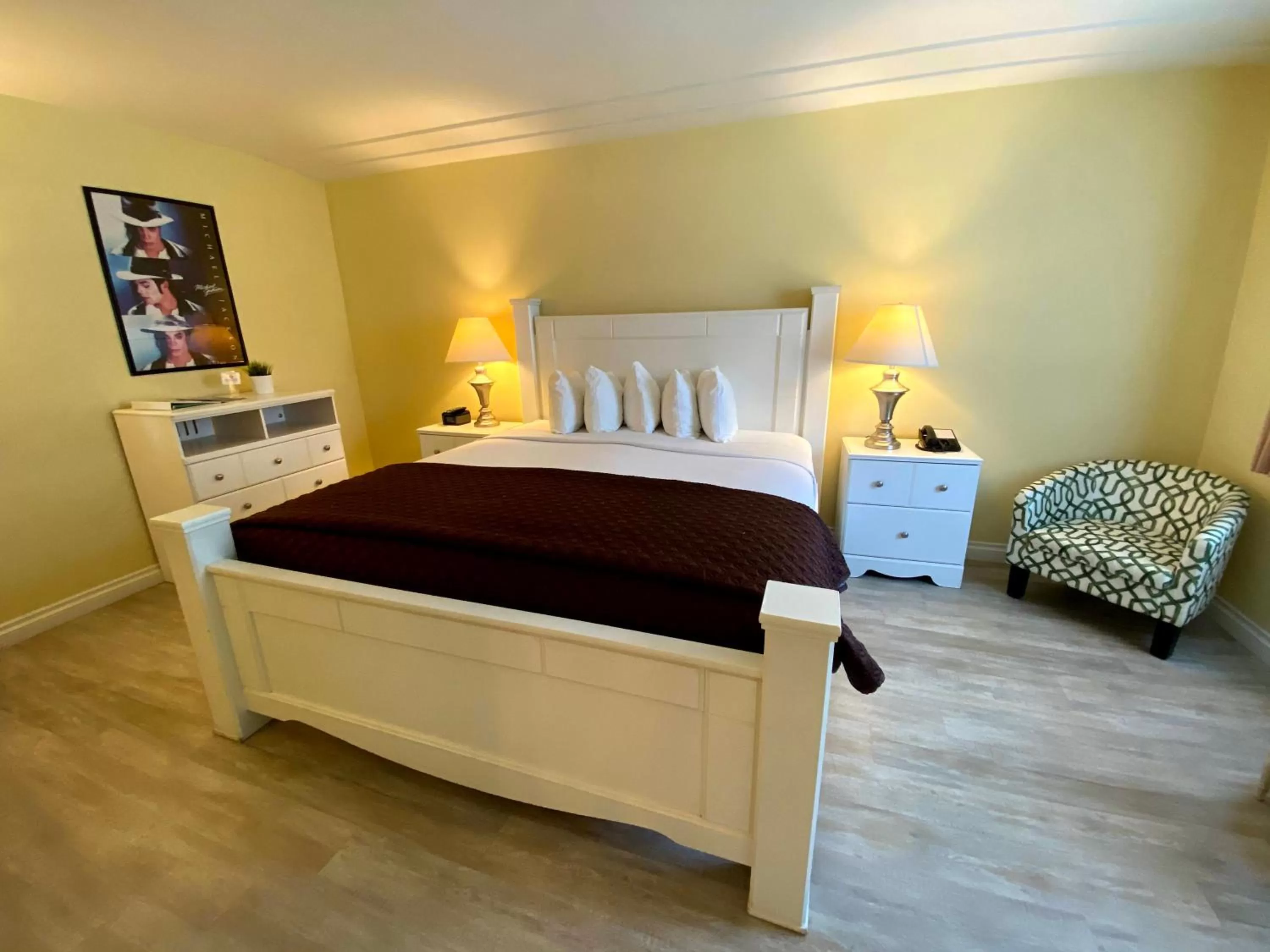 Bed in Hollywood Celebrity Hotel