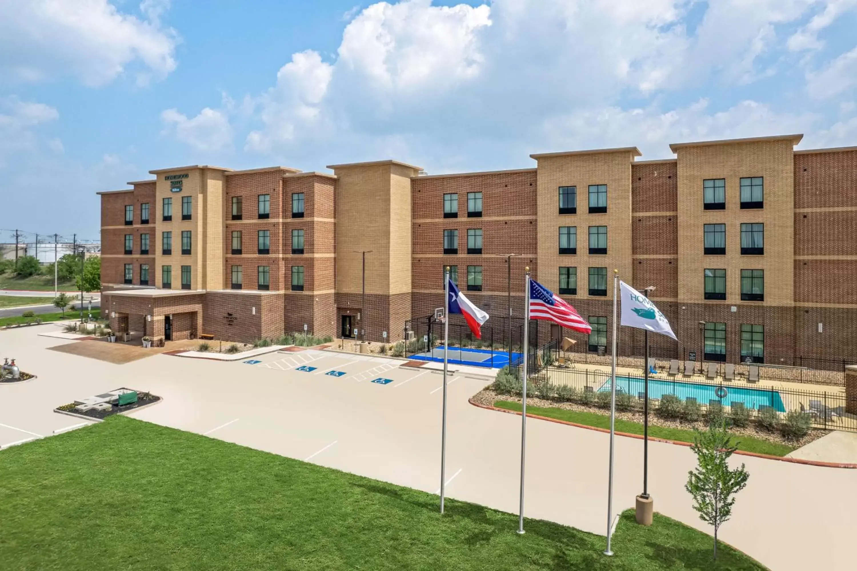 Property building, Swimming Pool in Homewood Suites By Hilton San Marcos