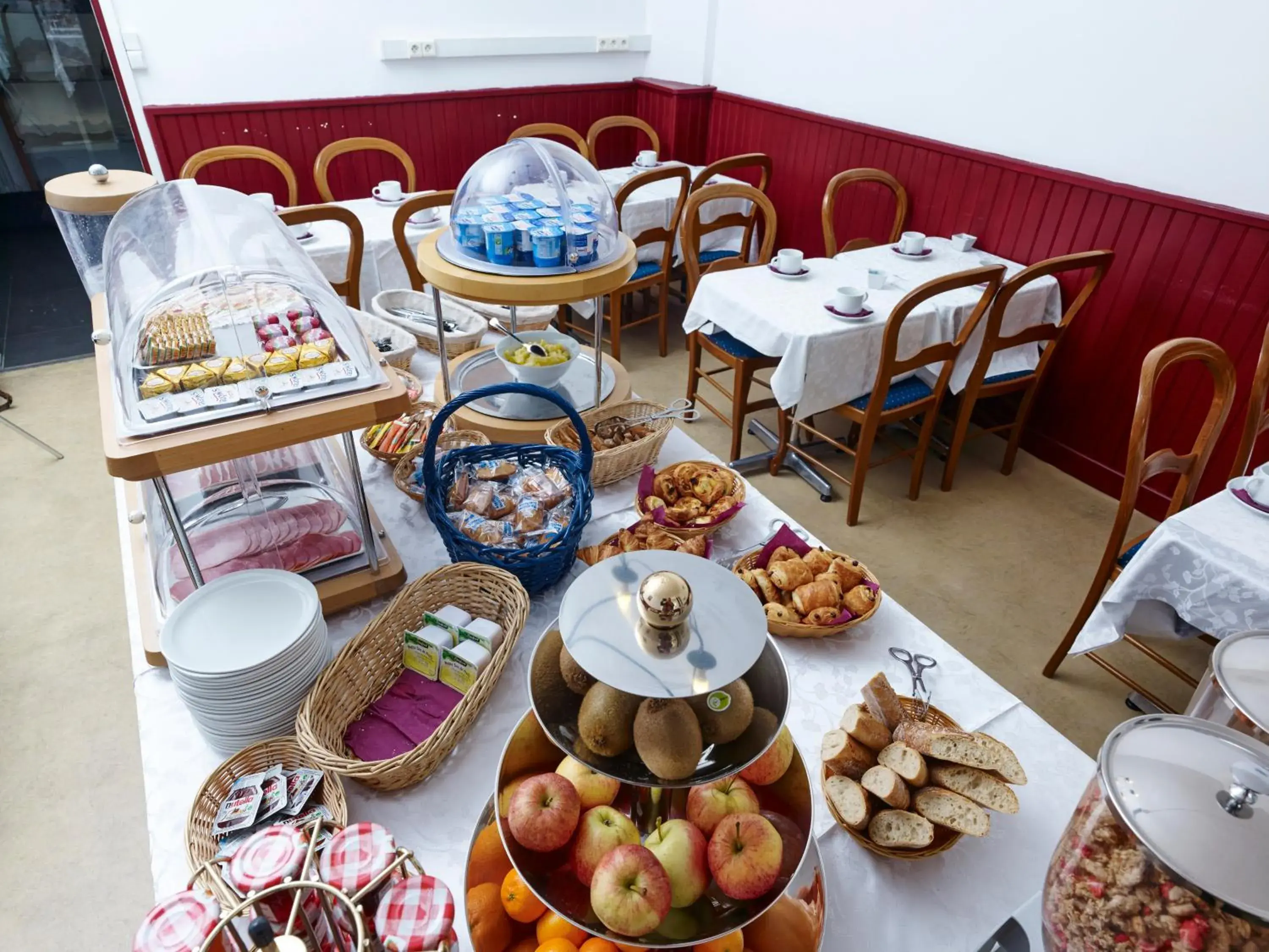 Breakfast, Restaurant/Places to Eat in Hôtel Riquet Resort & Spa