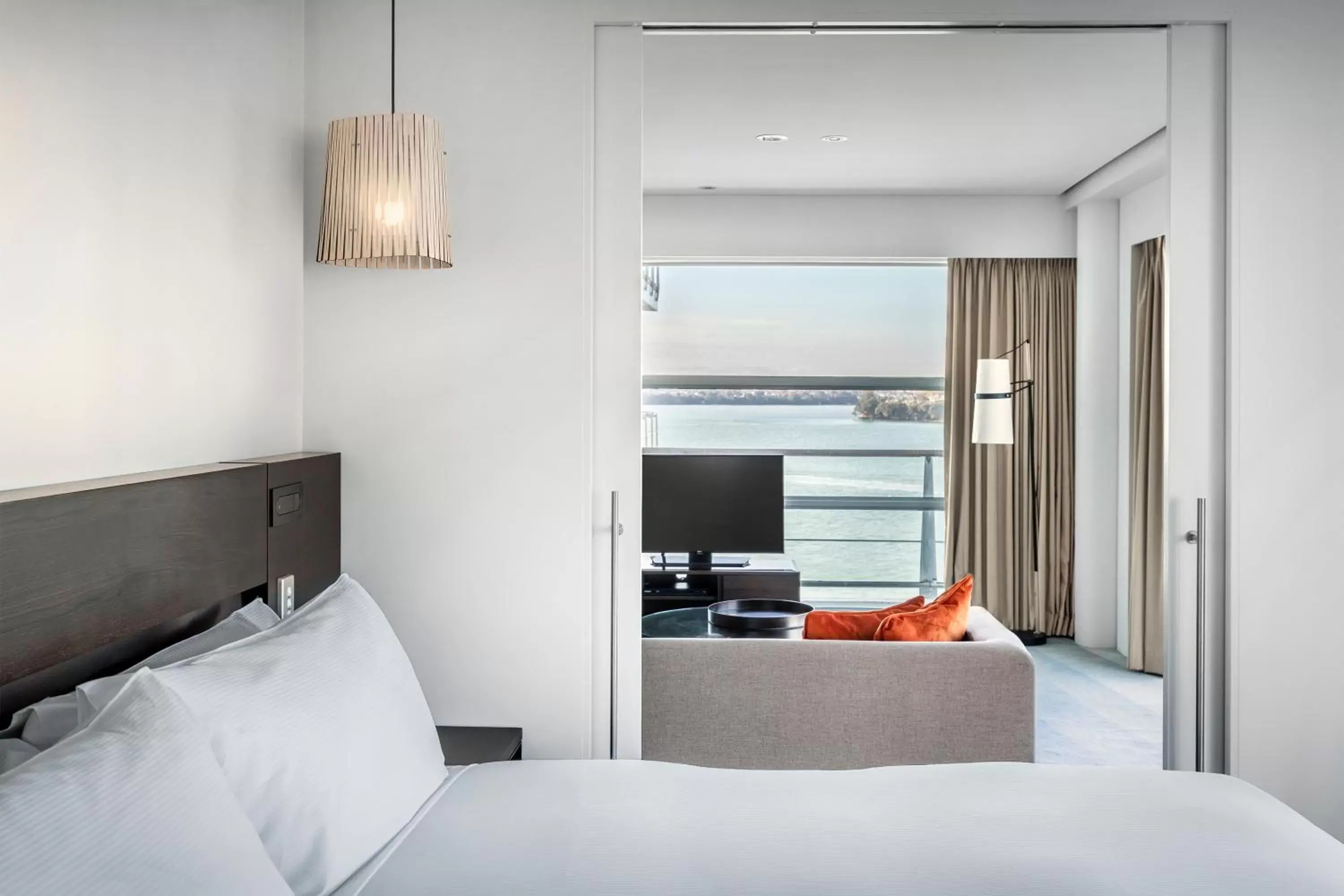 Sea view, Bed in Hilton Auckland