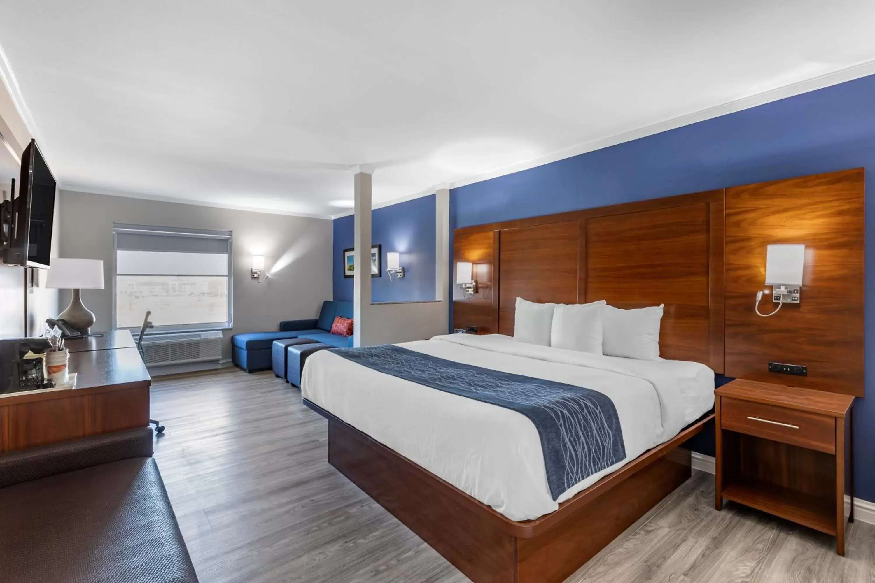 Bed in Comfort Suites St Louis - Sunset Hills