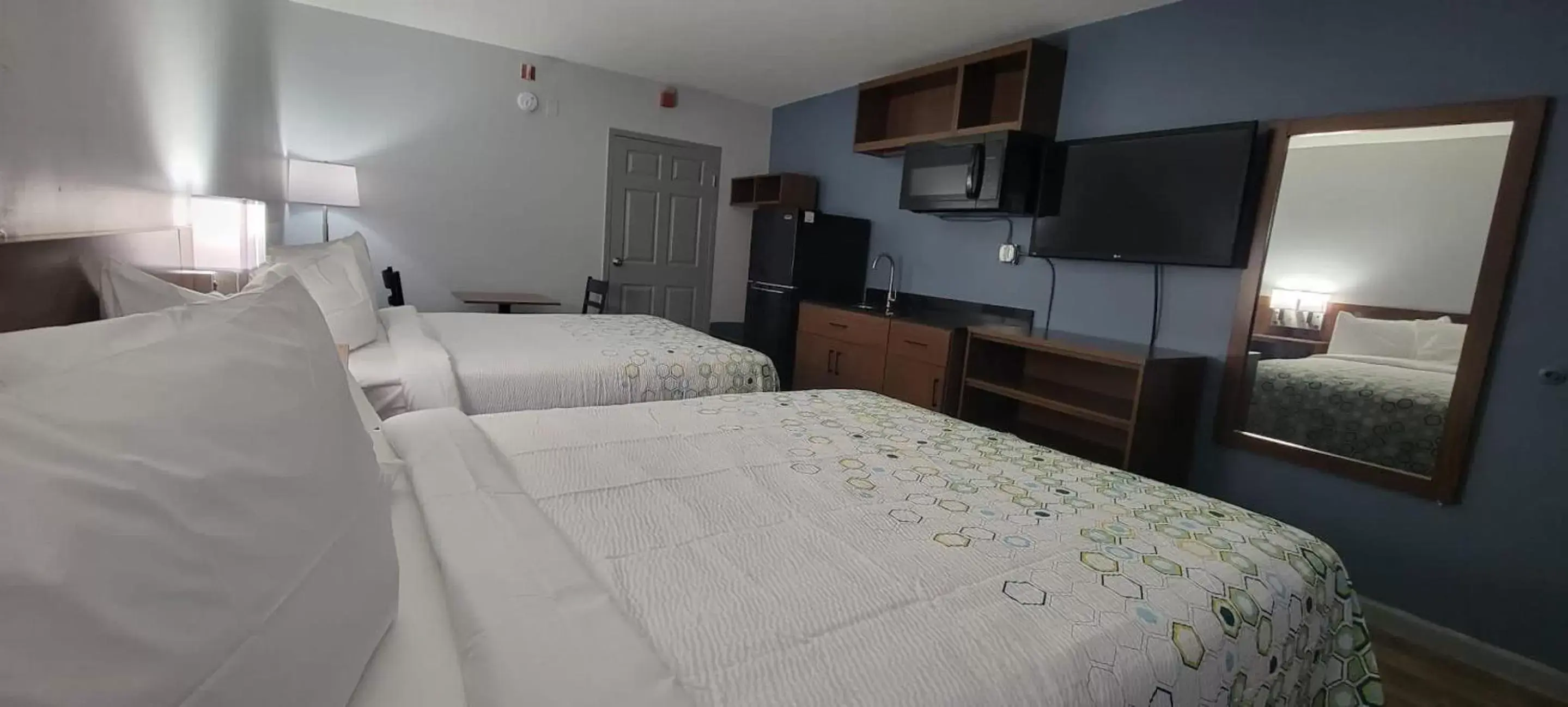 Bedroom, Bed in HomeTowne Studios by Red Roof Egg Harbor-Atlantic City Airport Bedroom, Bed in HomeTowne Studios by Red Roof Egg Harbor-Atlantic City Airport