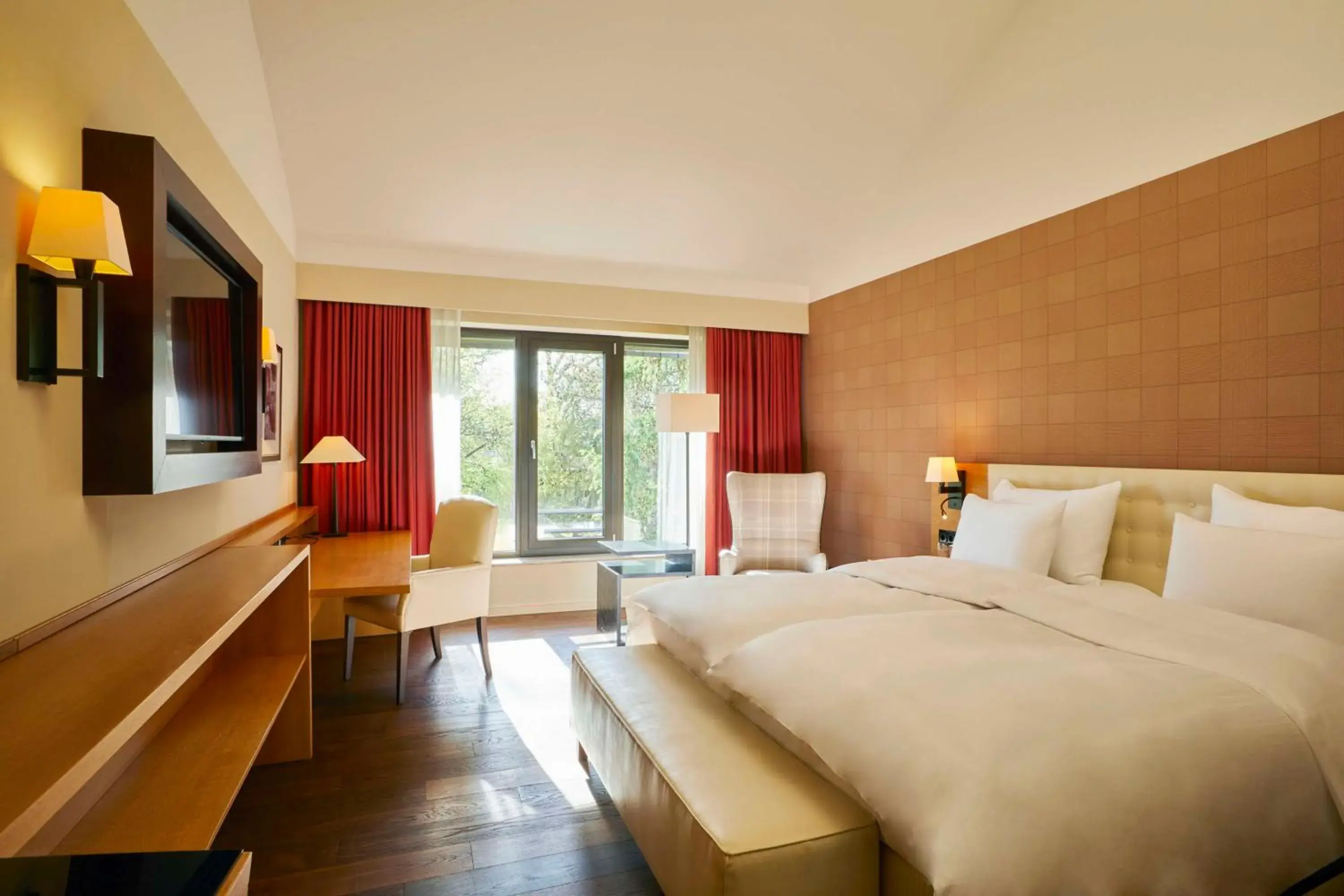 Bedroom in Kempinski Hotel Frankfurt Gravenbruch