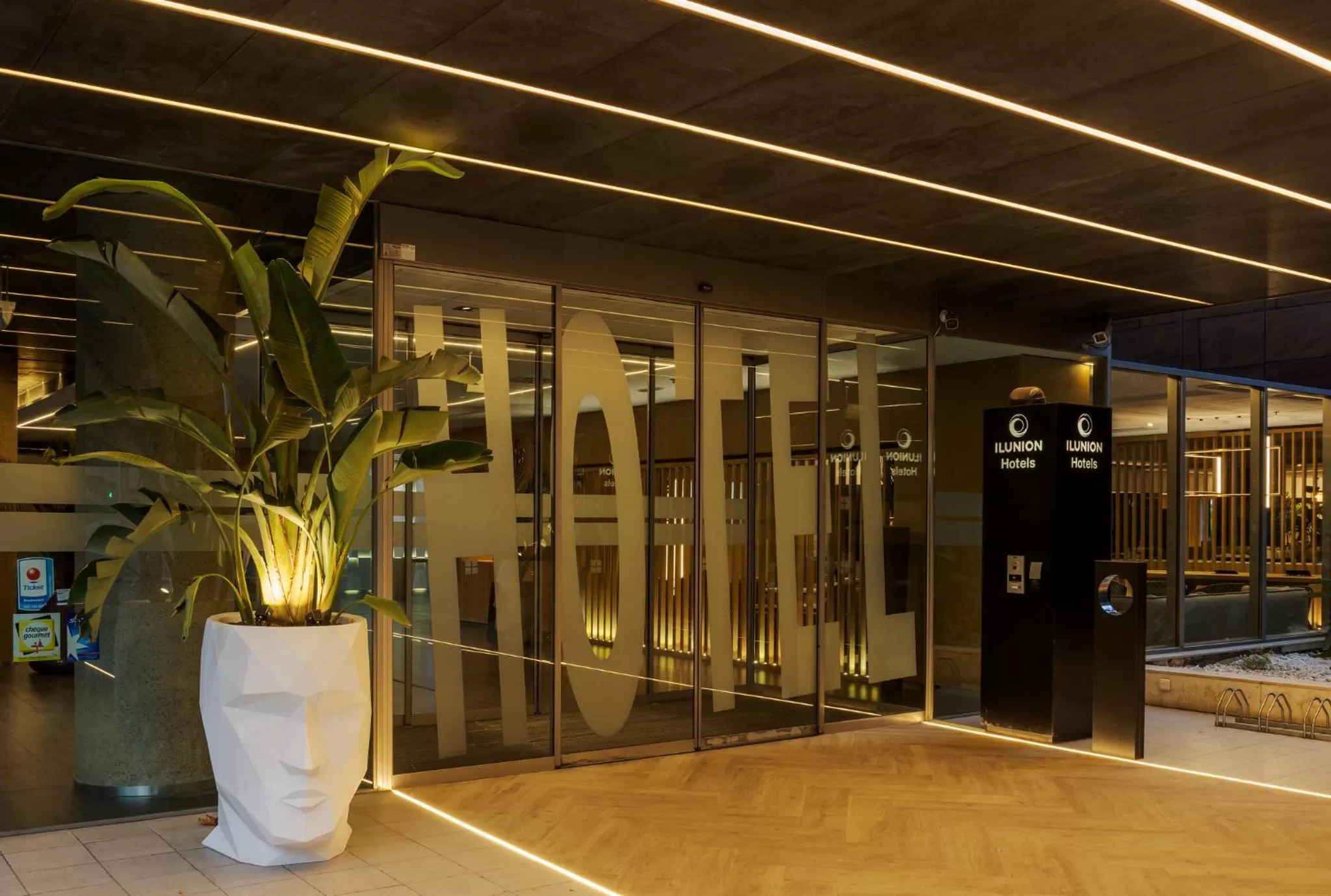 Facade/entrance in Ilunion Barcelona