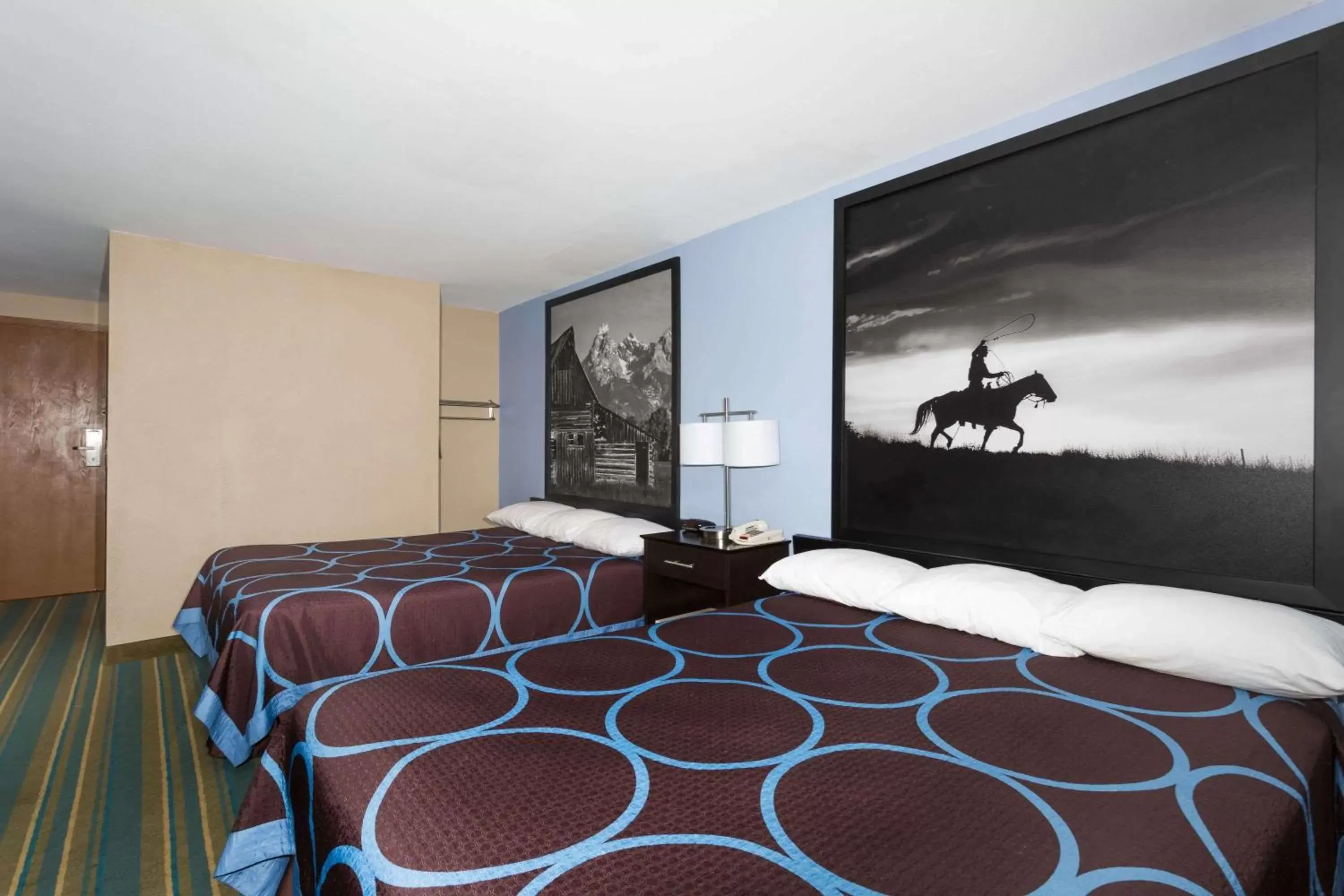 Photo of the whole room, Bed in Super 8 by Wyndham Douglas