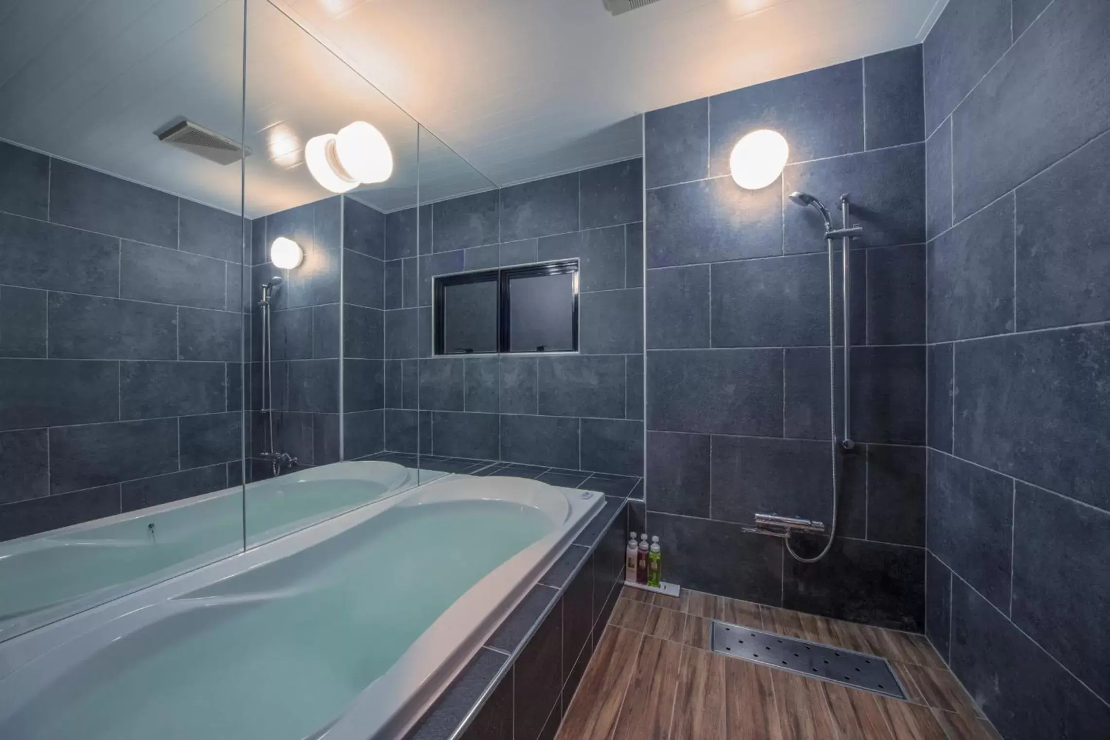 Photo of the whole room, Bathroom in Hotel Noah Resort Sakuranomiya (Adult Only)