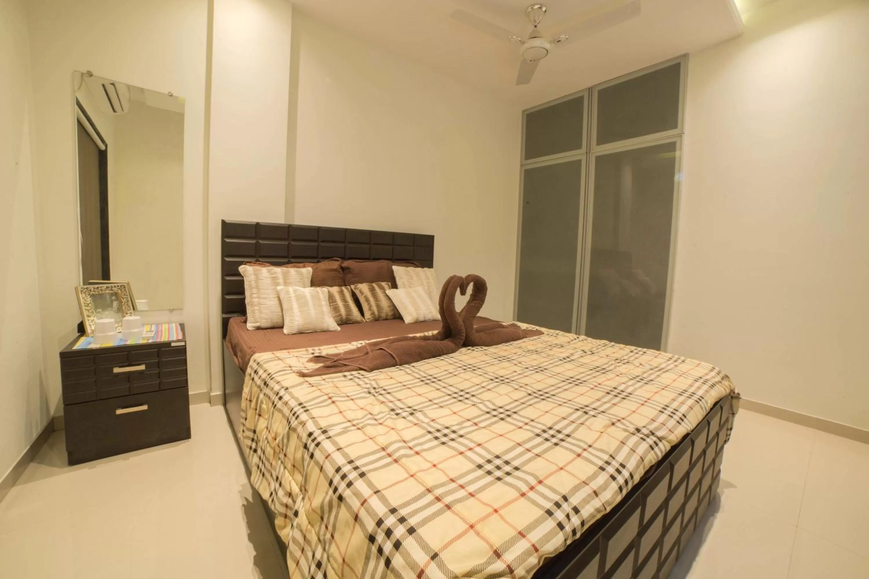 Bedroom, Bed in Acons Palm Beach