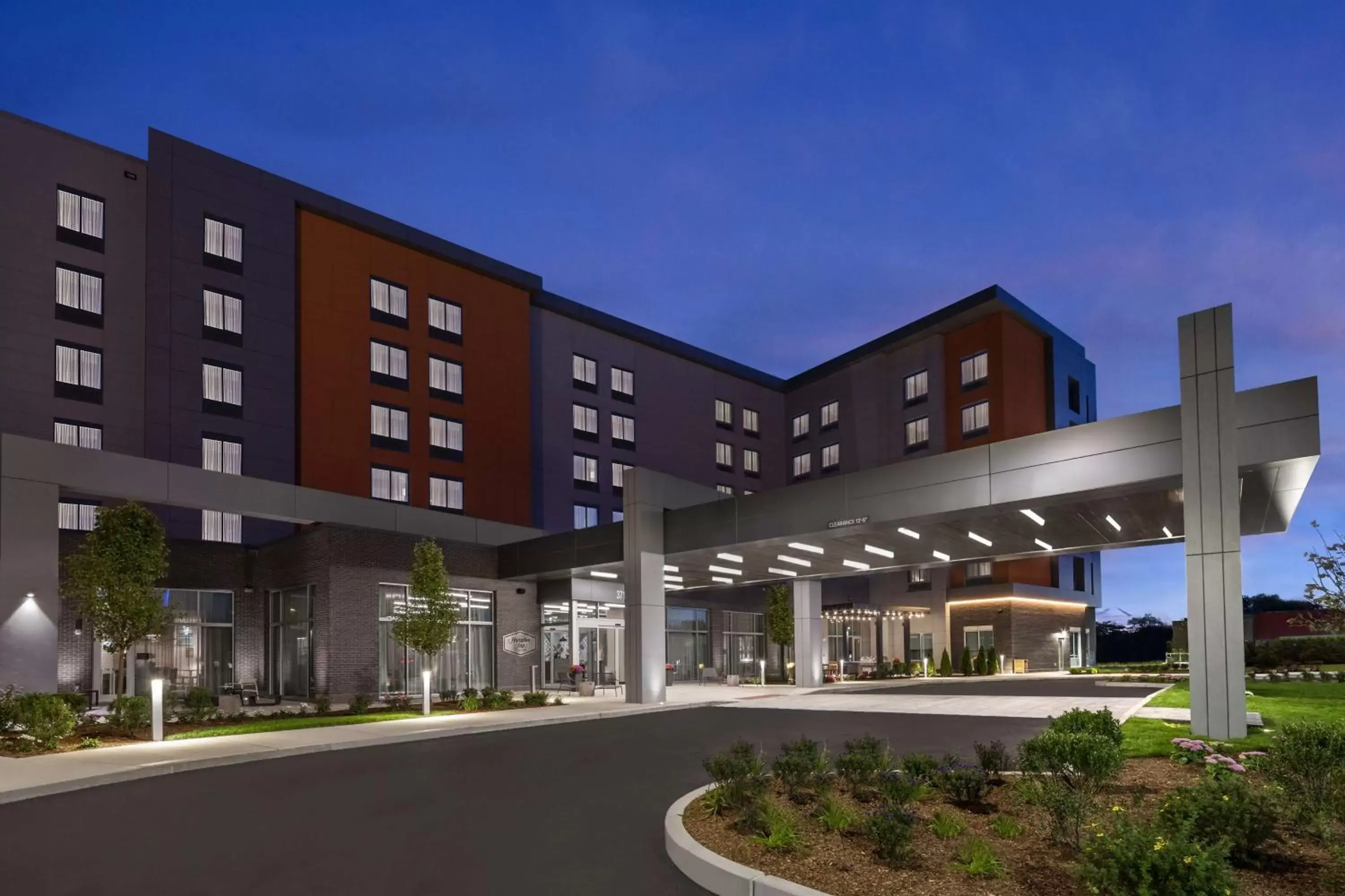 Property Building in Hampton Inn Boston Woburn