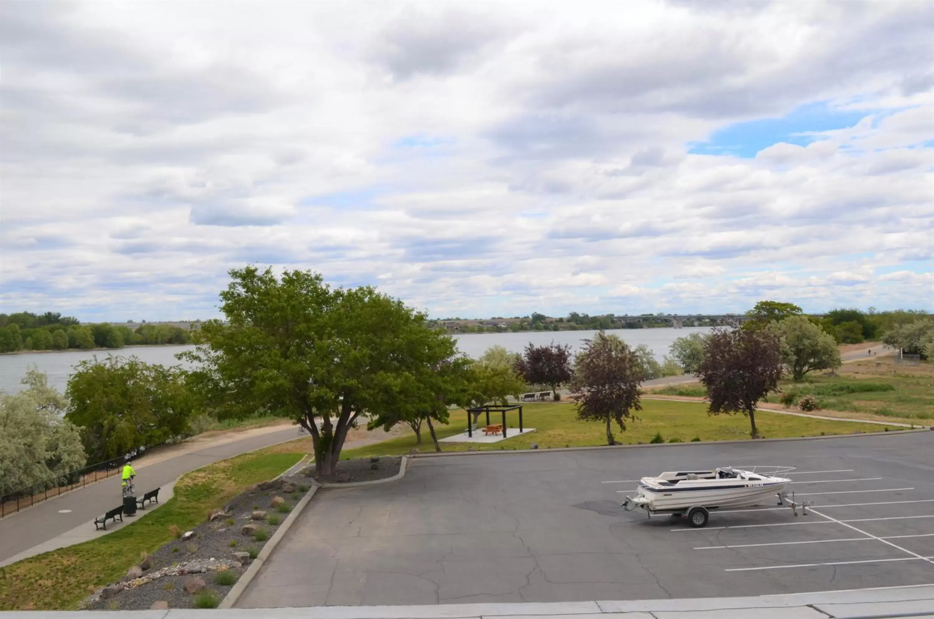 Cycling in Richland Riverfront Hotel, Ascend Hotel Collection