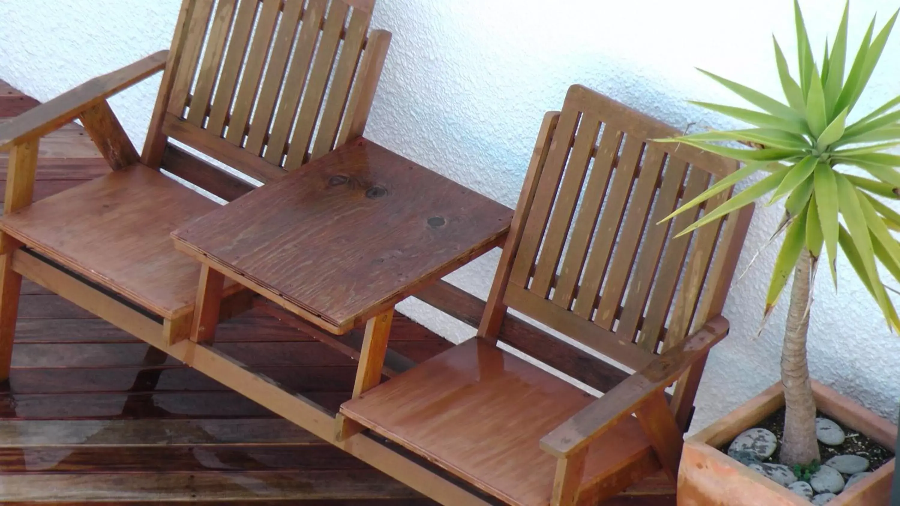 Seating area in Manukau Motor Lodge