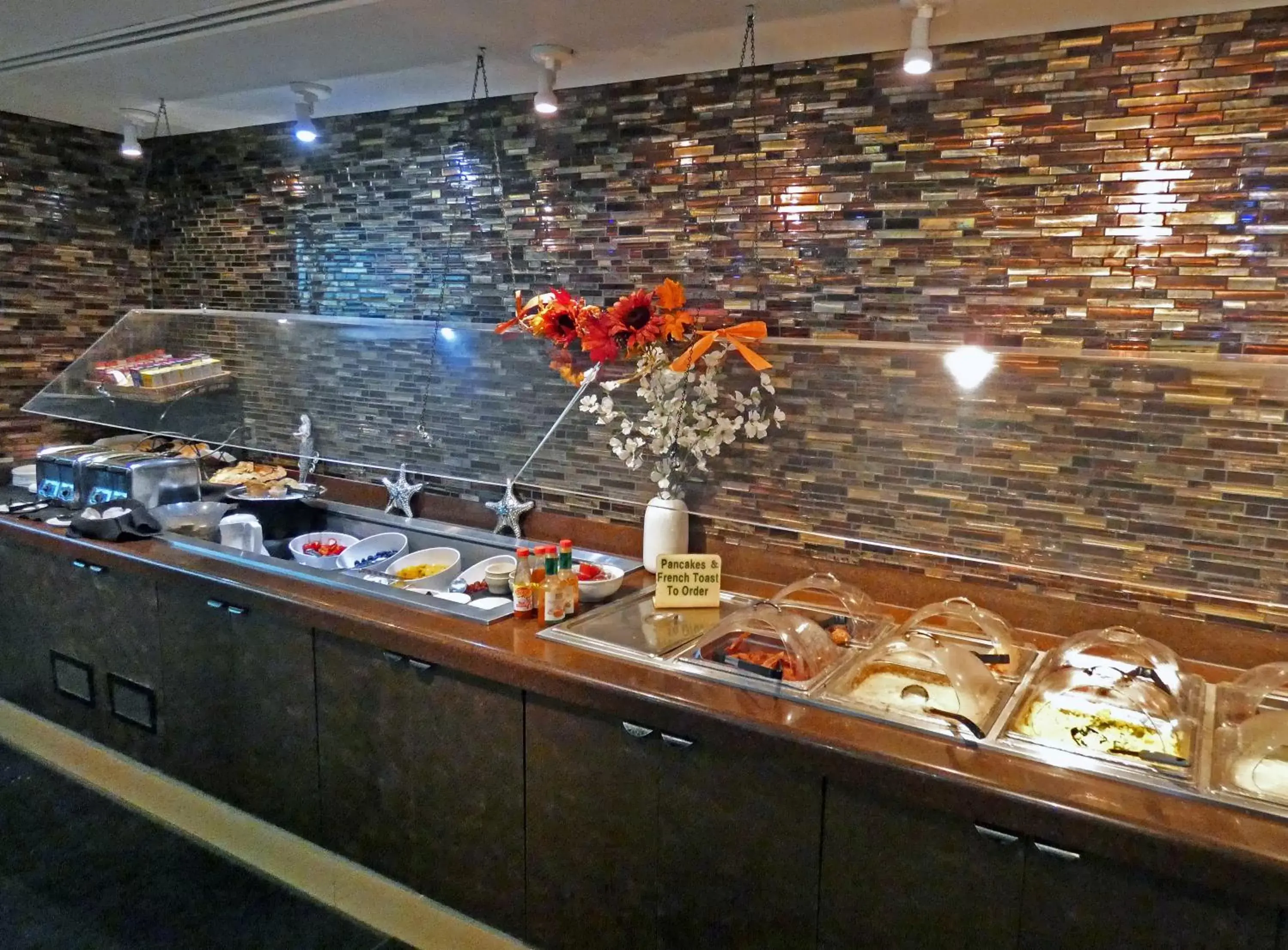 Restaurant/places to eat, Kitchen/Kitchenette in Avista Resort