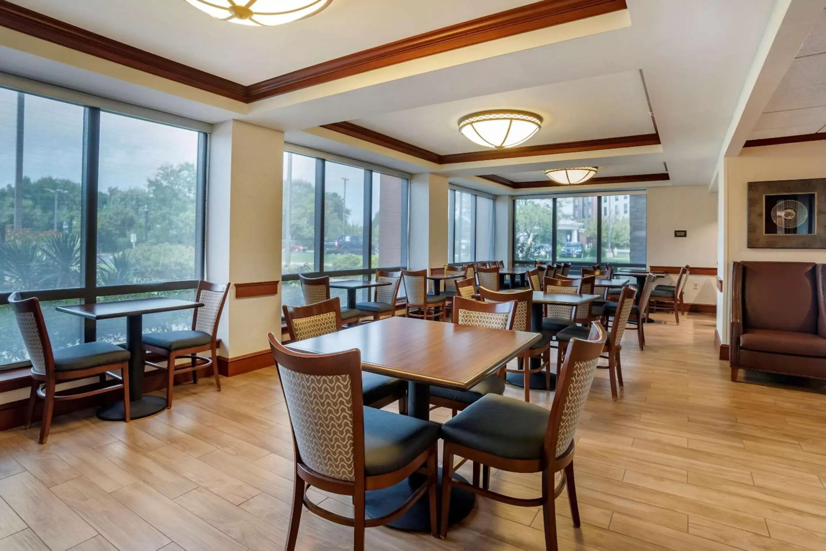 Restaurant/Places to Eat in Comfort Inn and Suites Newark