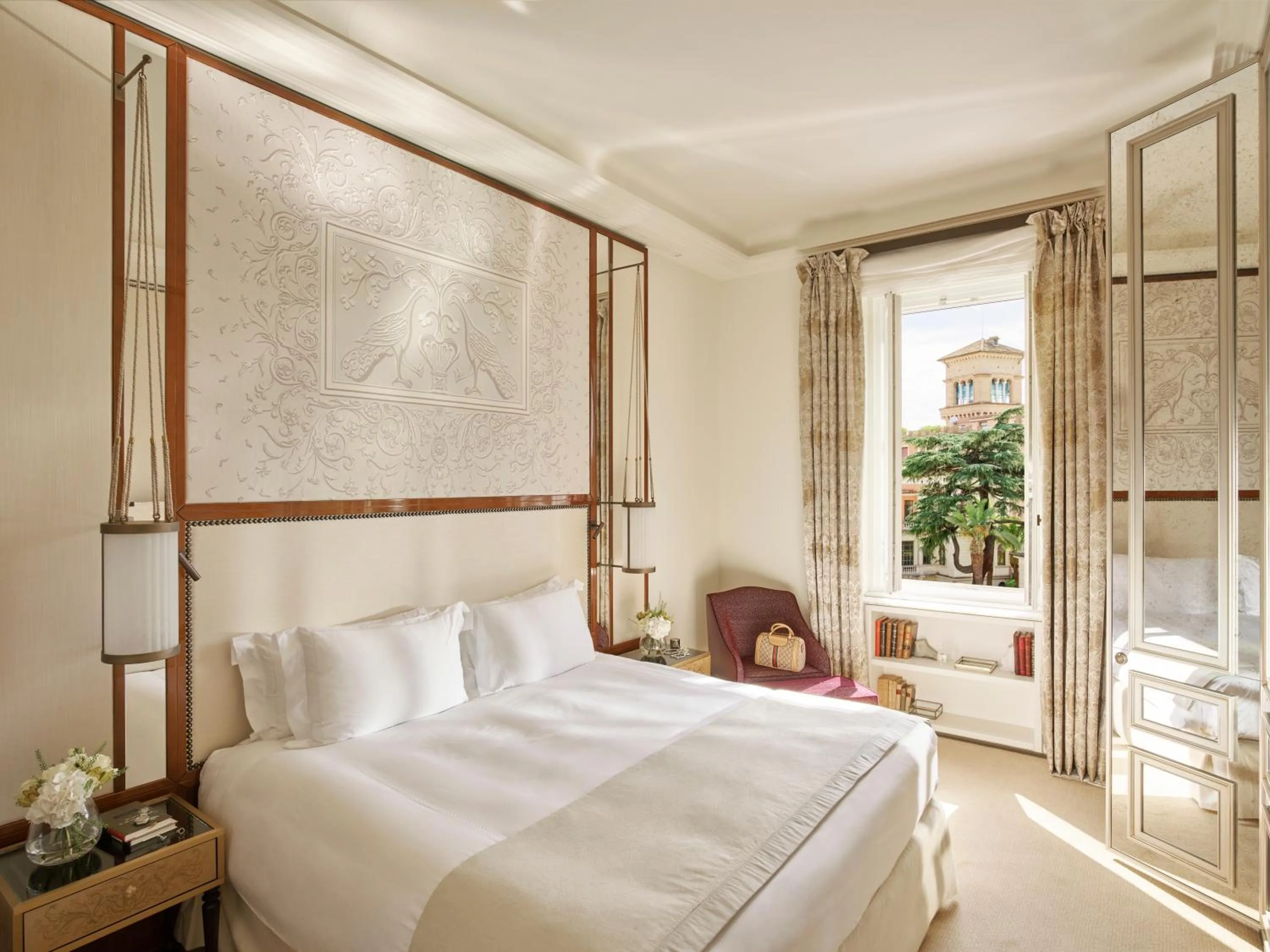 Bedroom, Bed in Hotel Eden - Dorchester Collection