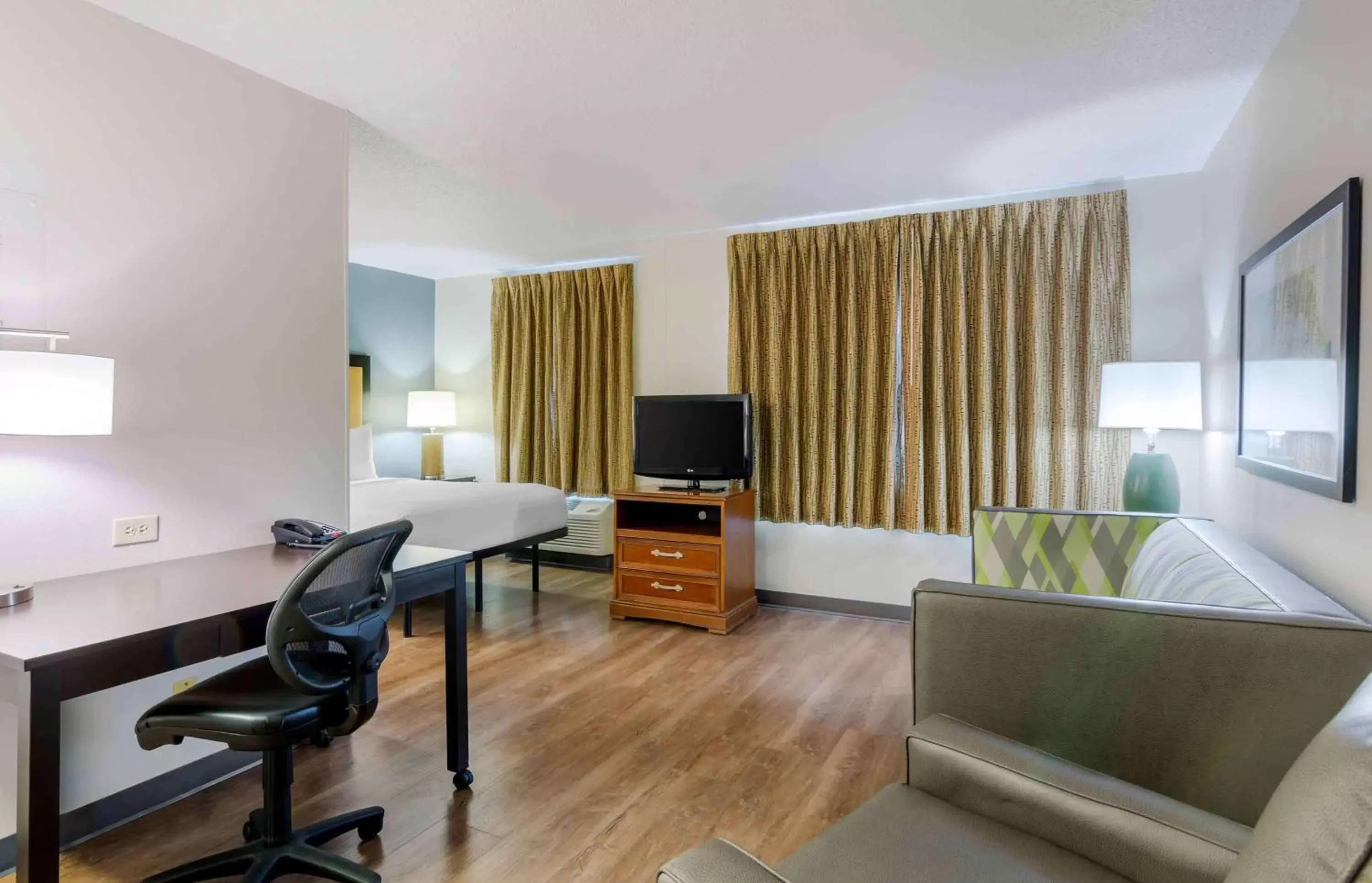 Bedroom, Seating Area in Extended Stay America Suites - Richmond - W Broad Street - Glenside - North