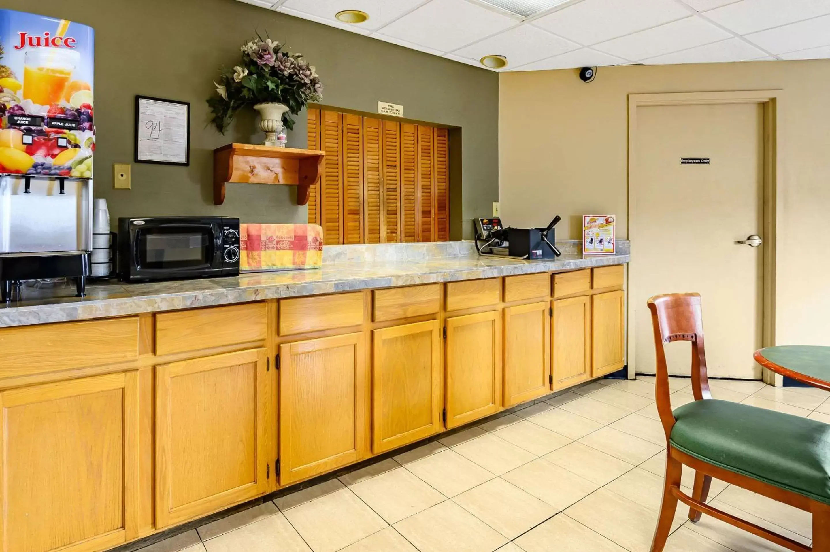 Restaurant/places to eat, Lobby/Reception in Econo Lodge
