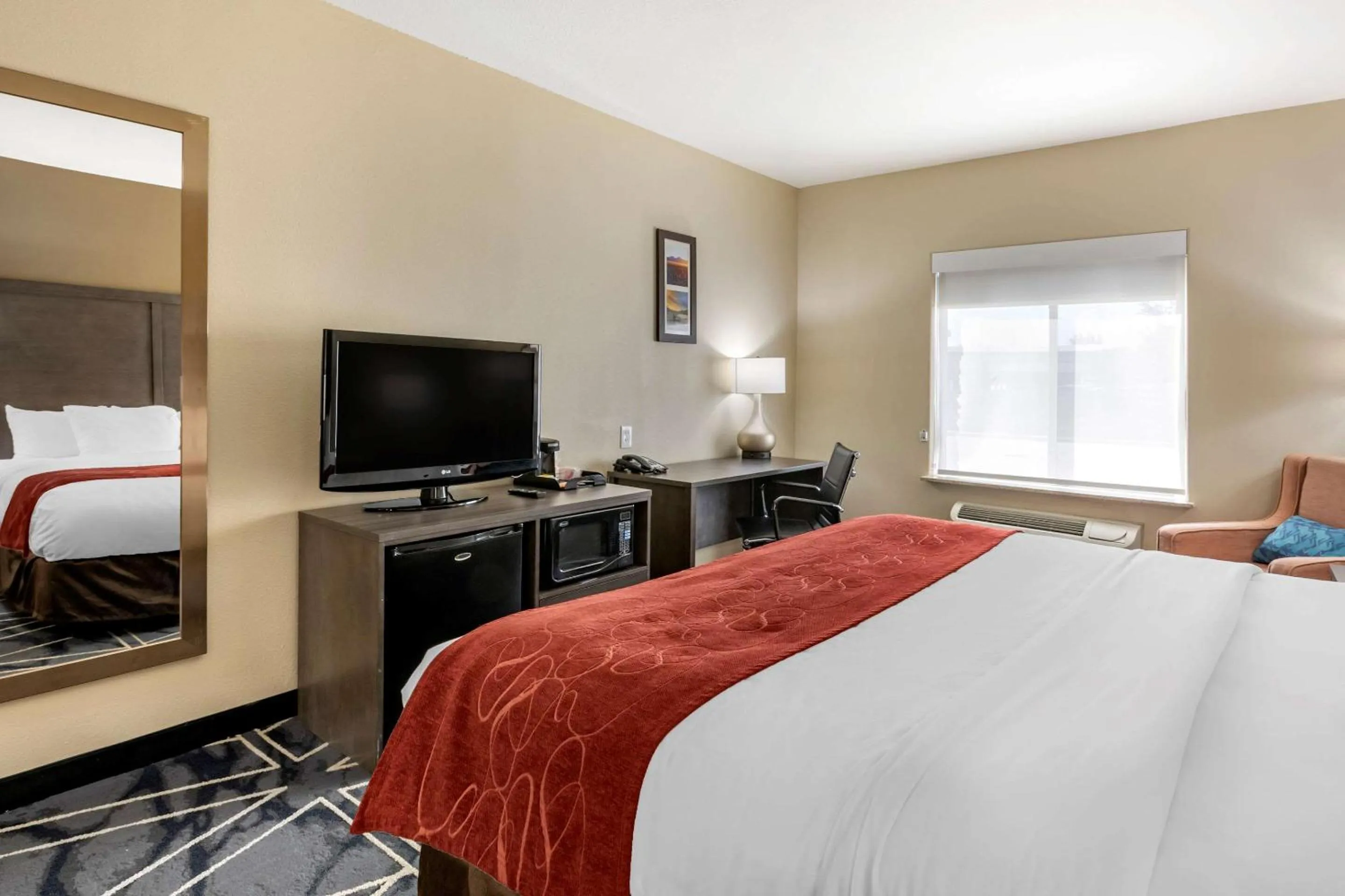 Photo of the whole room, Bed in Comfort Inn & Suites Lubbock West