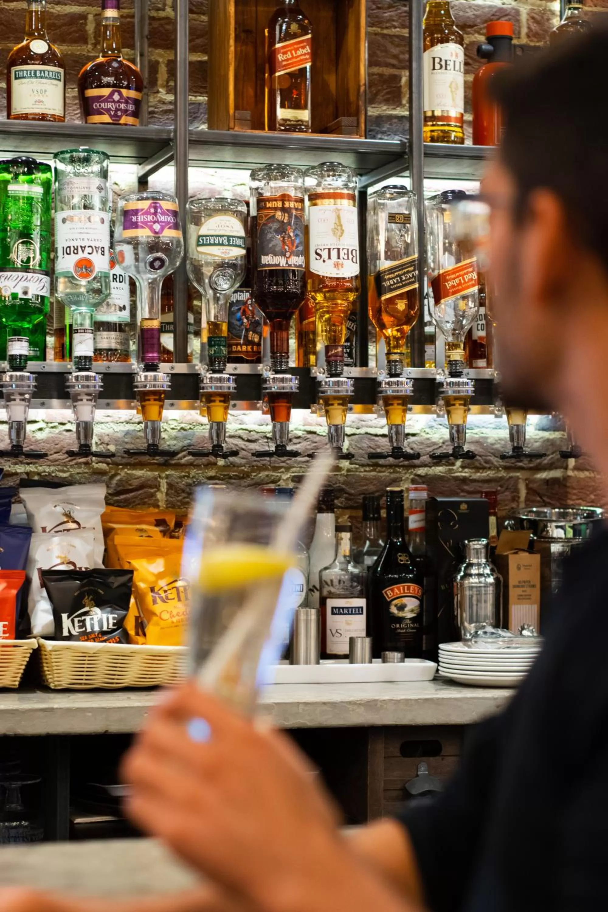 Lounge or bar in London City Airport Hotel