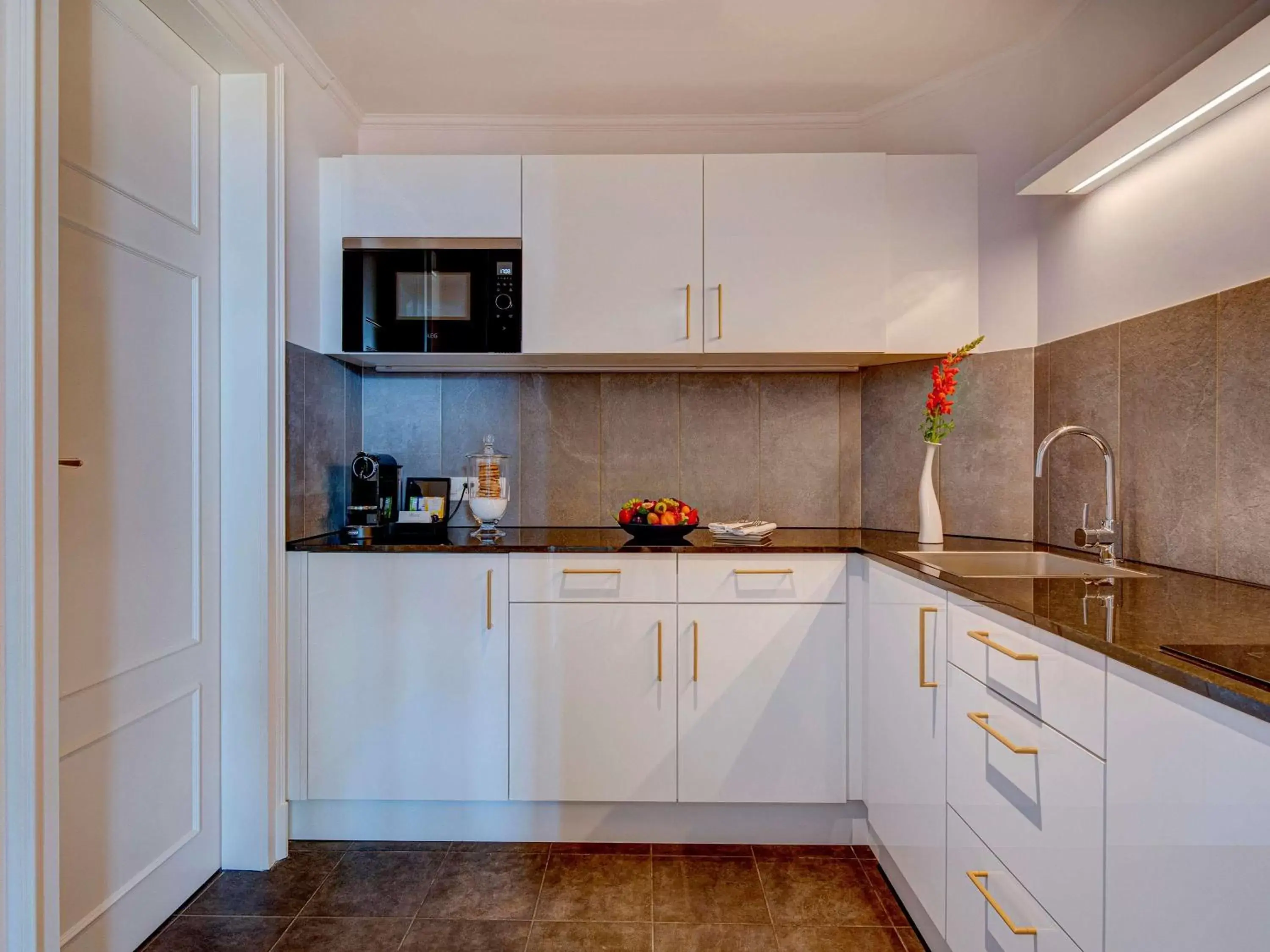 Photo of the whole room, Kitchen/Kitchenette in Fairmont Le Montreux Palace