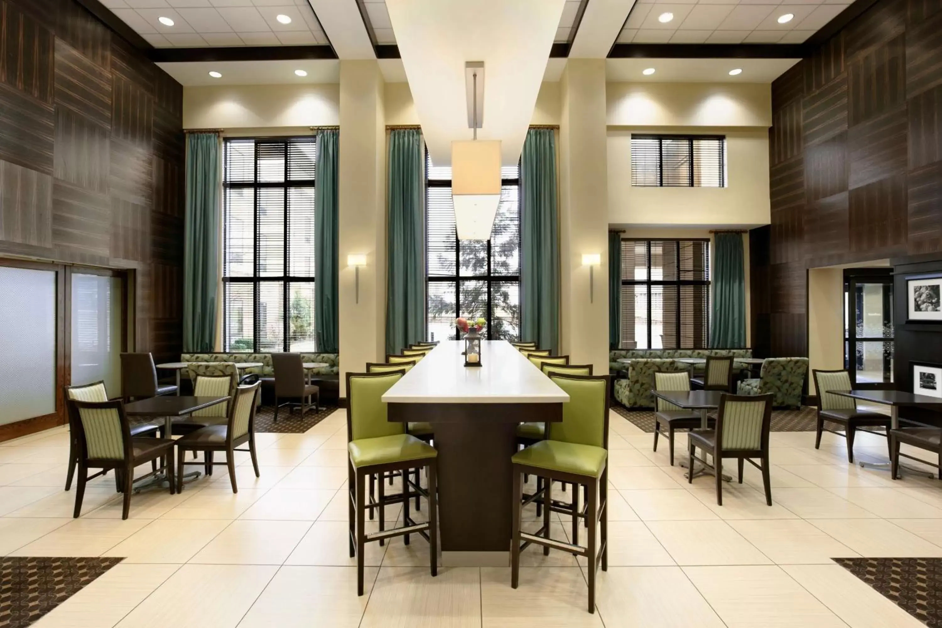 Breakfast, Restaurant/Places to Eat in Hampton Inn & Suites Mahwah