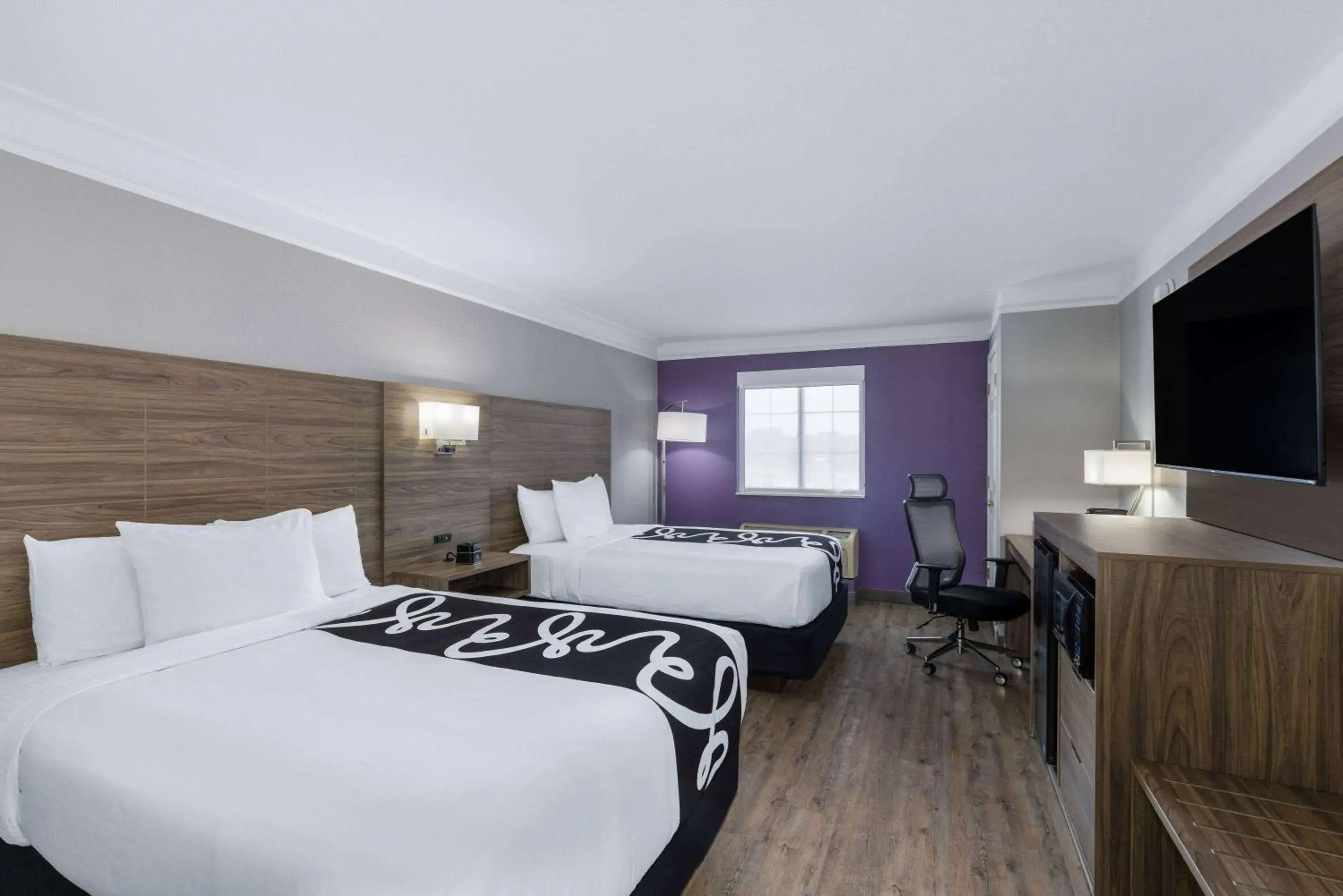 Photo of the whole room in La Quinta Inn & Suites by Wyndham Kansas City Lenexa