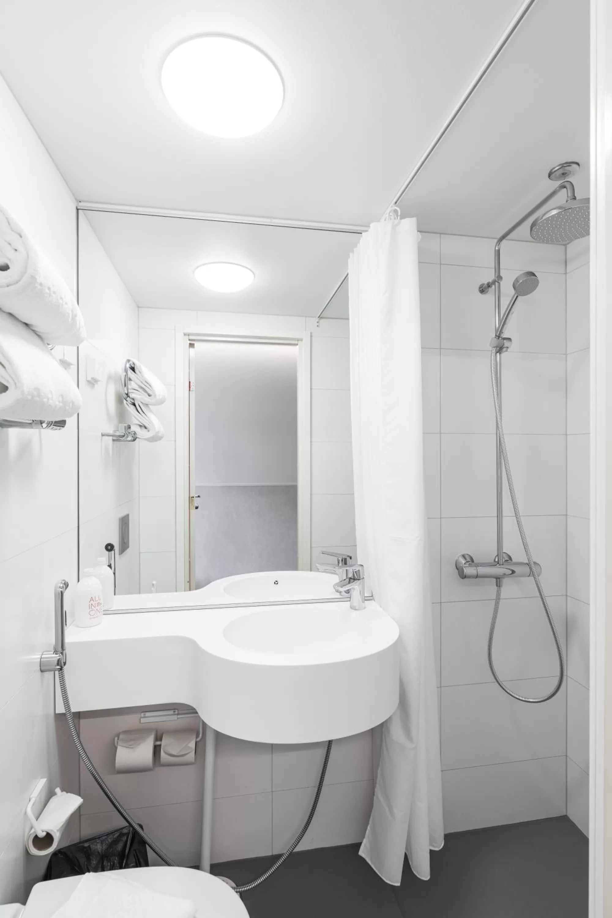 Shower in Omena Hotel Tampere