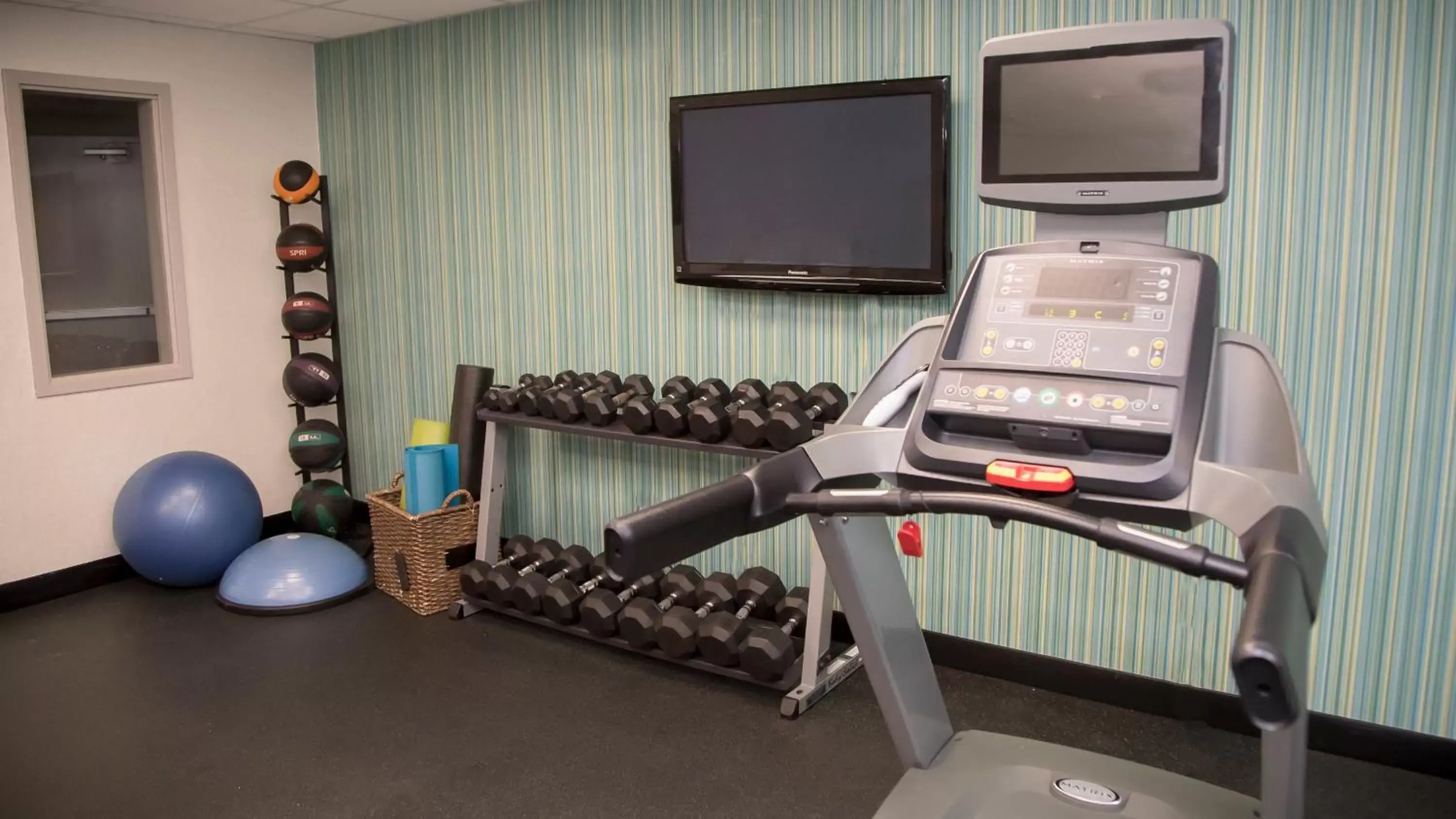 Fitness centre/facilities, Fitness Center/Facilities in Holiday Inn Express & Suites Colorado Springs North, an IHG Hotel