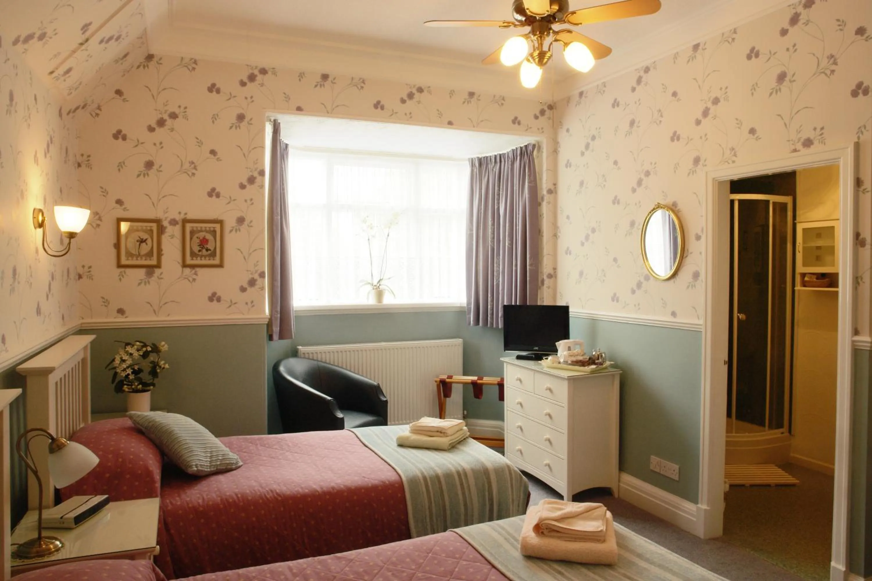 Bed in Midway Guest House