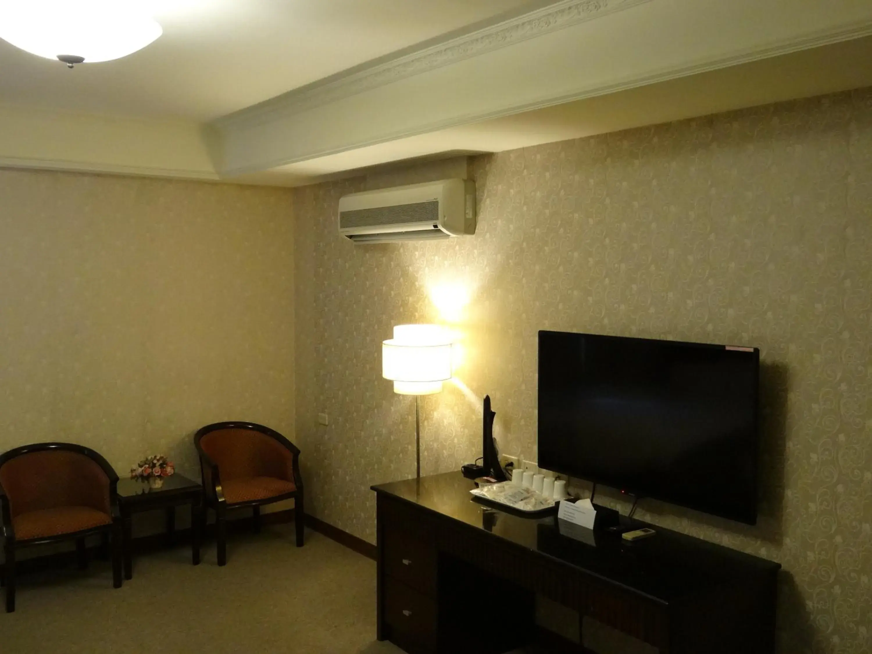 Living room, TV/Entertainment Center in Wu Zhou Hotel