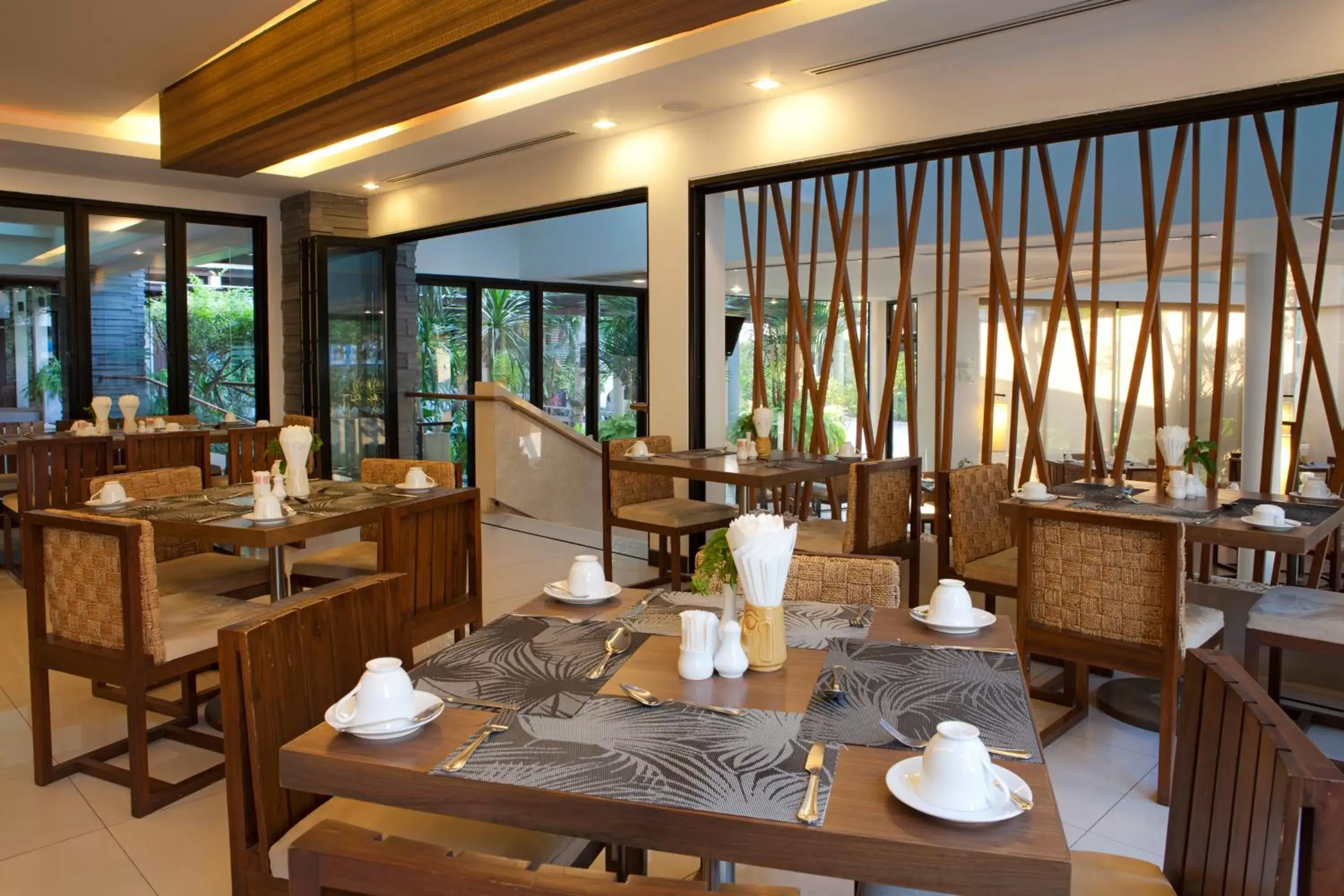 Restaurant/Places to Eat in Areca Lodge