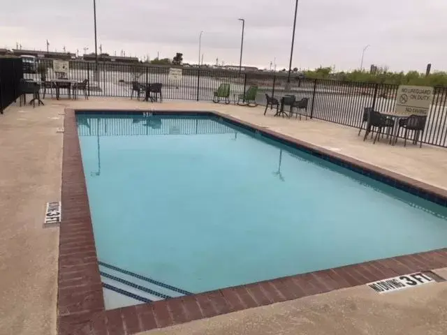 Pool view in Hampton Inn Monahans, Tx