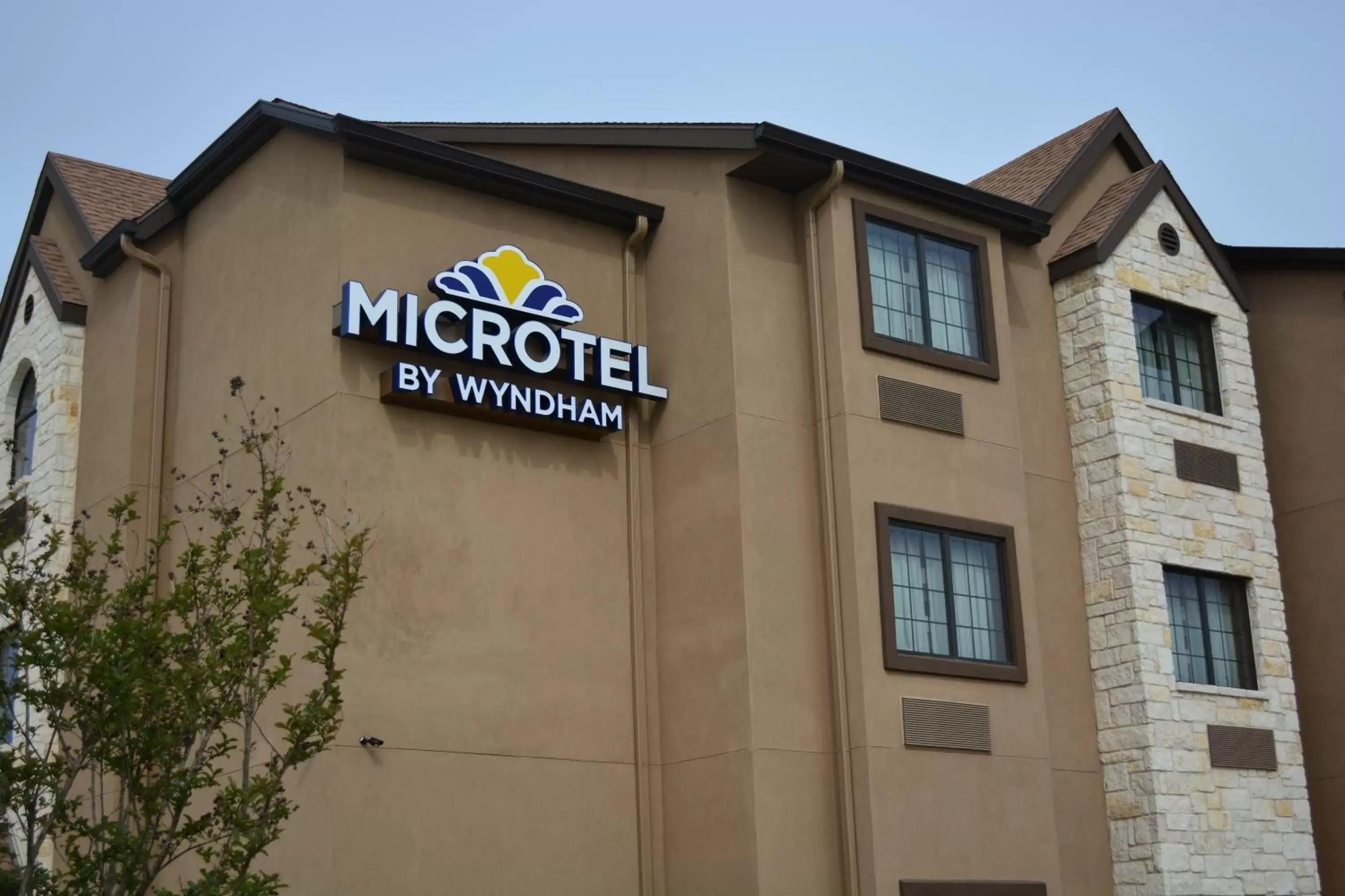 Property logo or sign, Property Building in Microtel Inn & Suites Gonzales TX