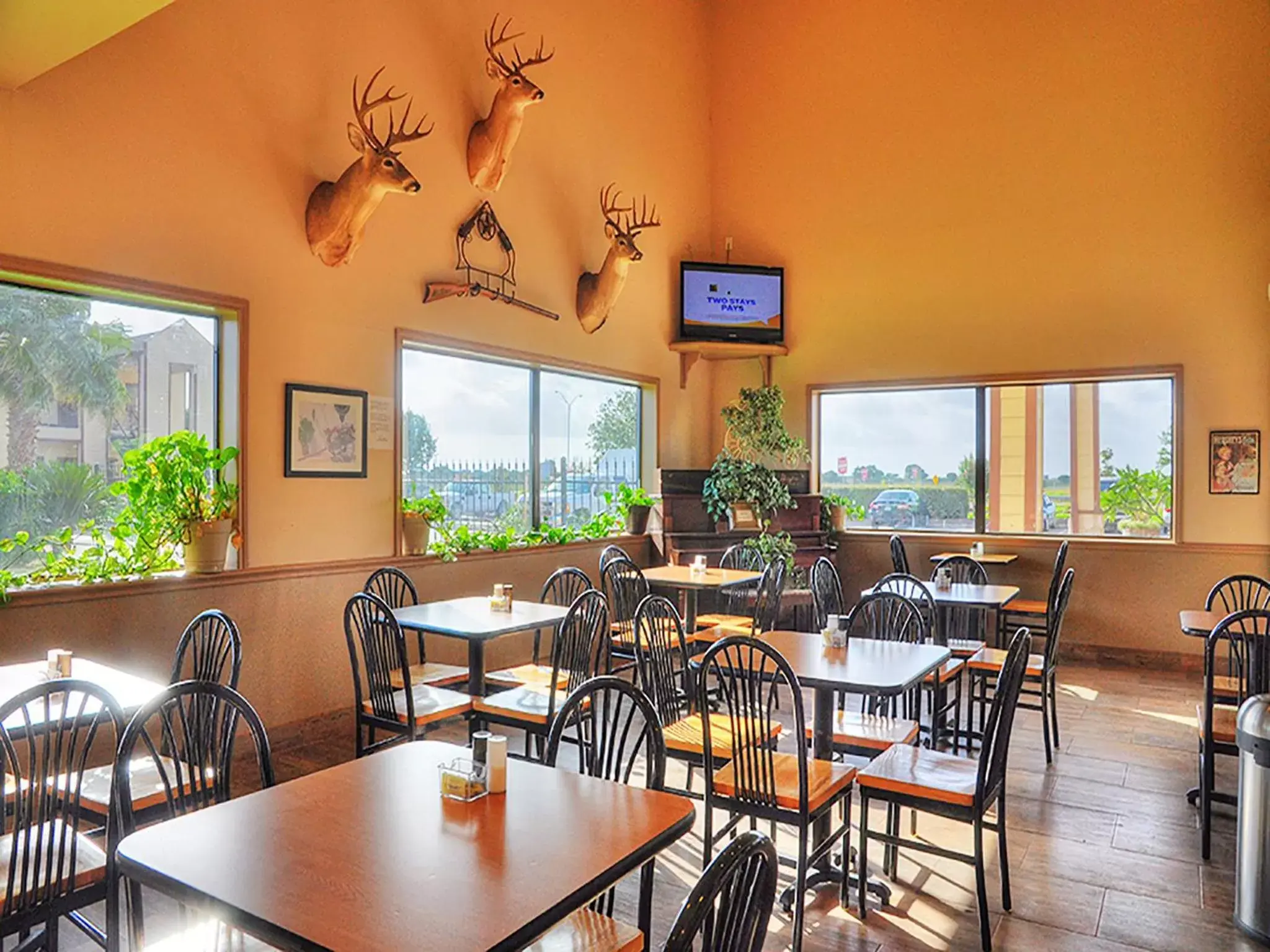 Dining area, Restaurant/Places to Eat in Lone Star Inn and Suites Victoria