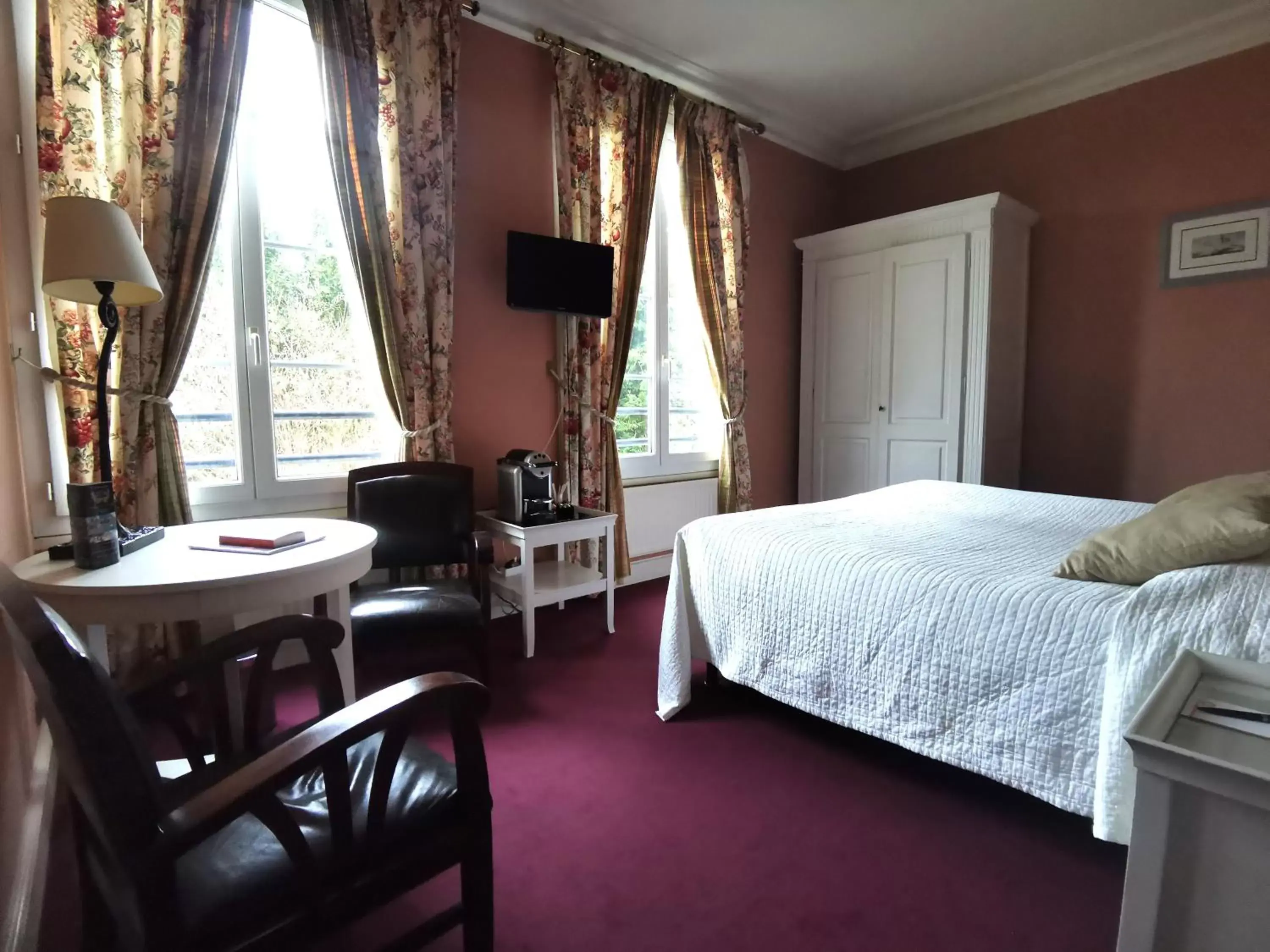 Bedroom in Grand Hôtel "Château de Sully" - Piscine & Spa