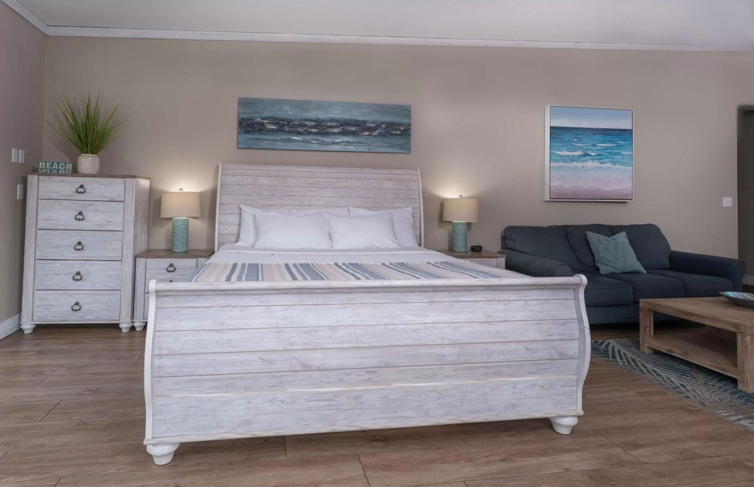 Bedroom, Bed in Prestige Beach House, WorldHotels Crafted