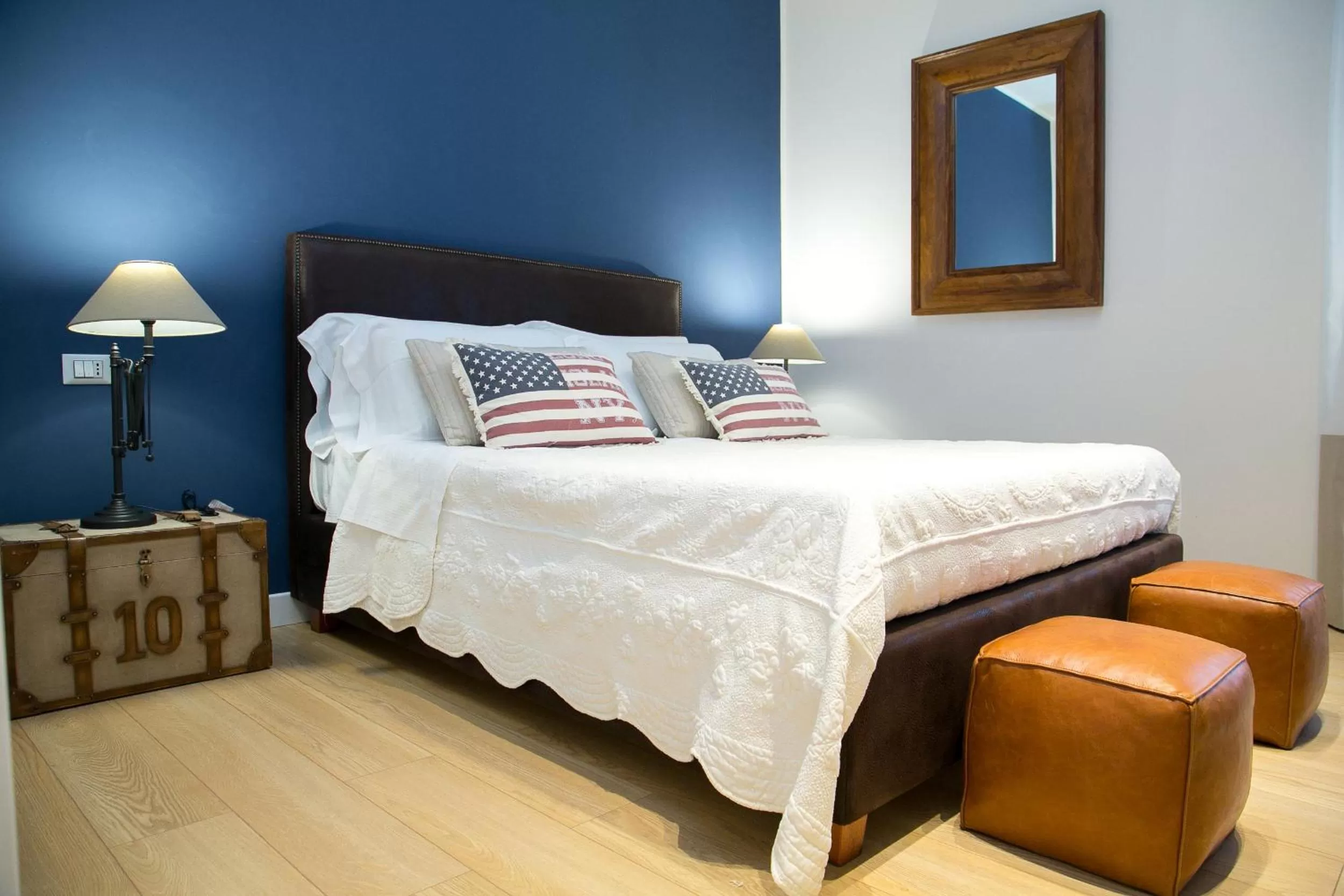 Photo of the whole room, Bed in Suite 136