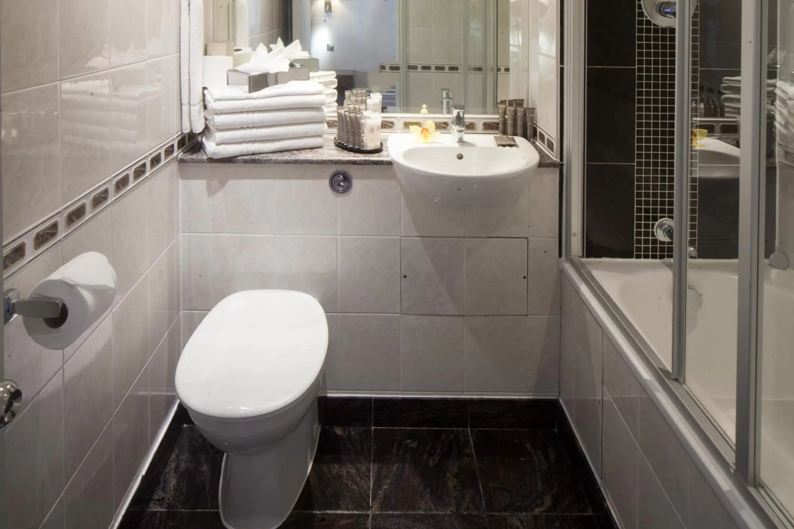 Toilet, Bathroom in Fitzrovia Hotel