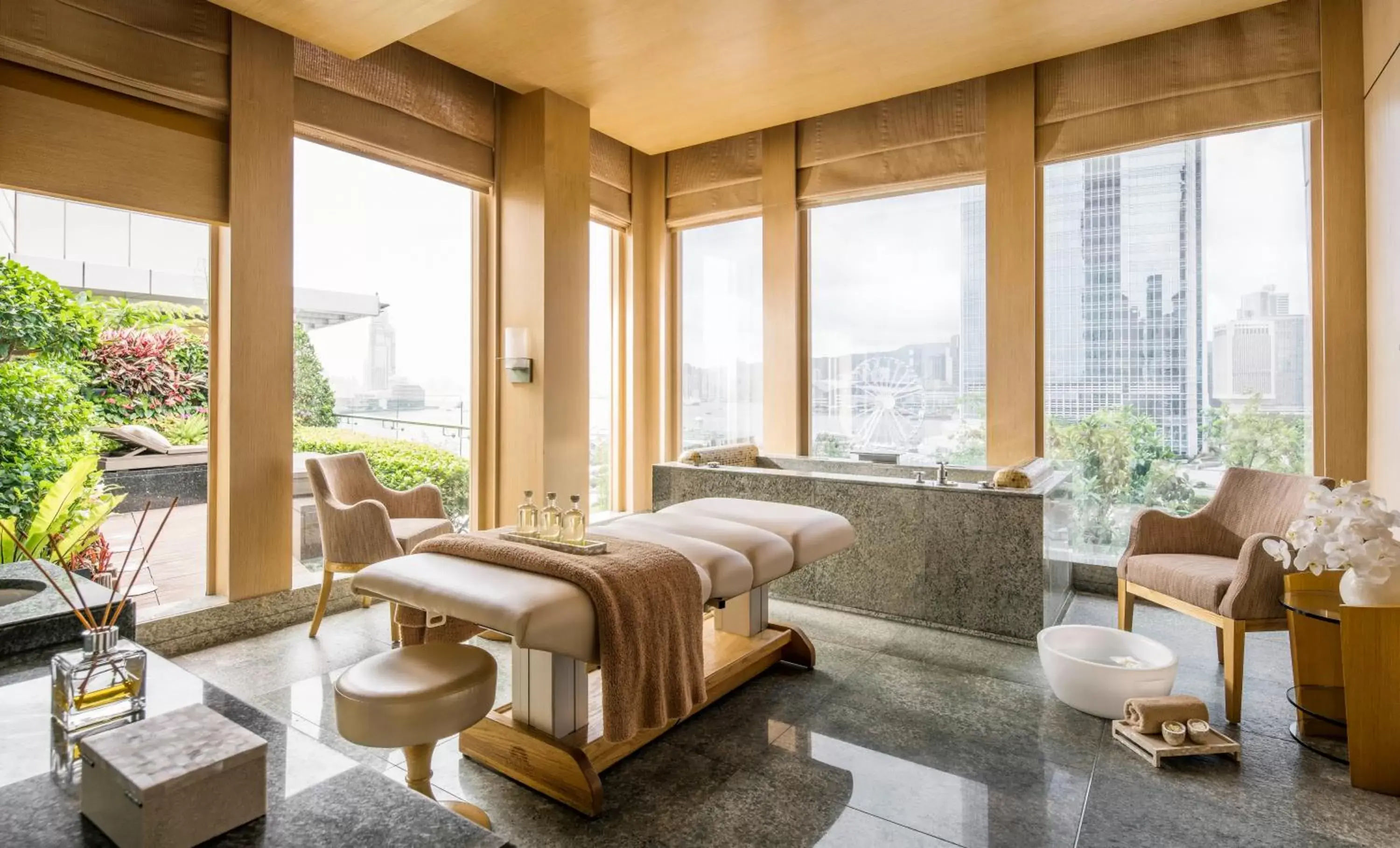 Spa and wellness centre/facilities in Four Seasons Hotel Hong Kong