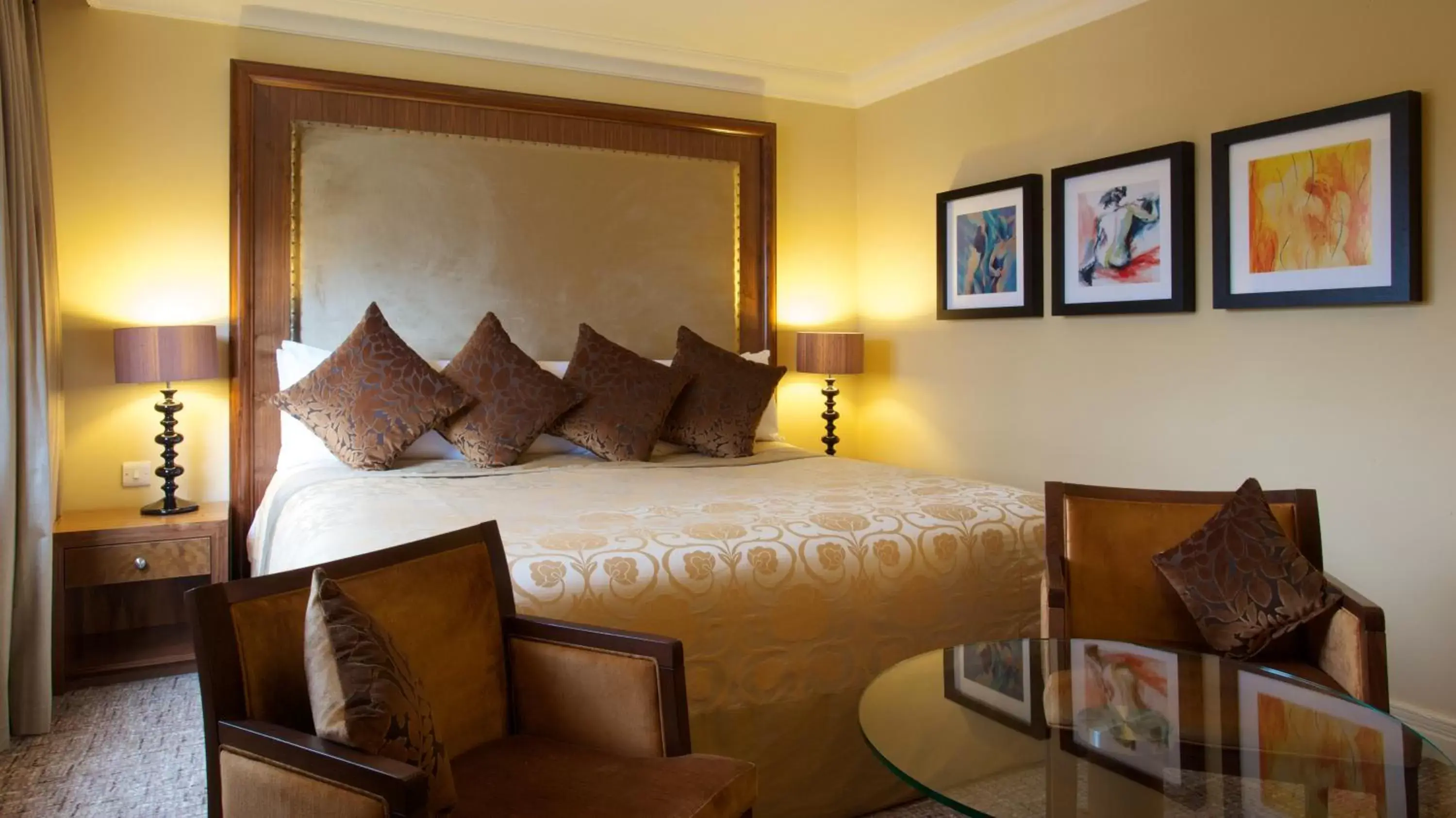 Bedroom, Bed in Aubrey Park Hotel